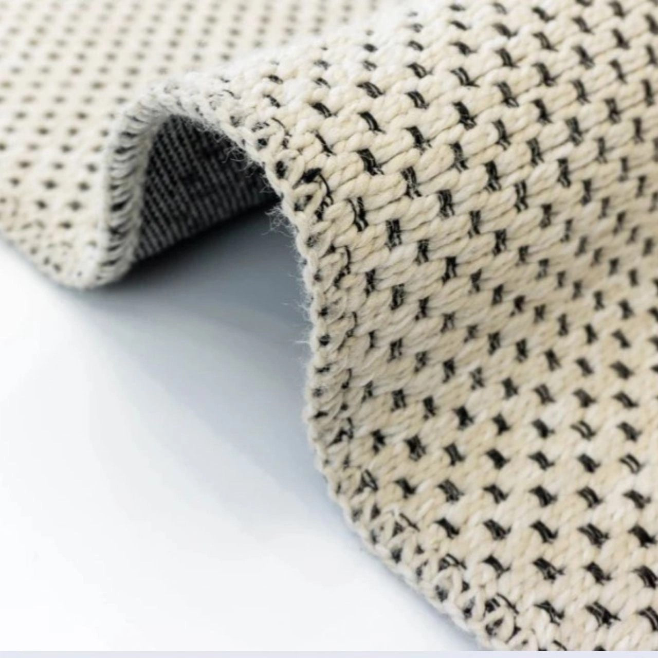 Beyaz Krem Siyah Melanj Noktalı Modern Halı-Pera Halı