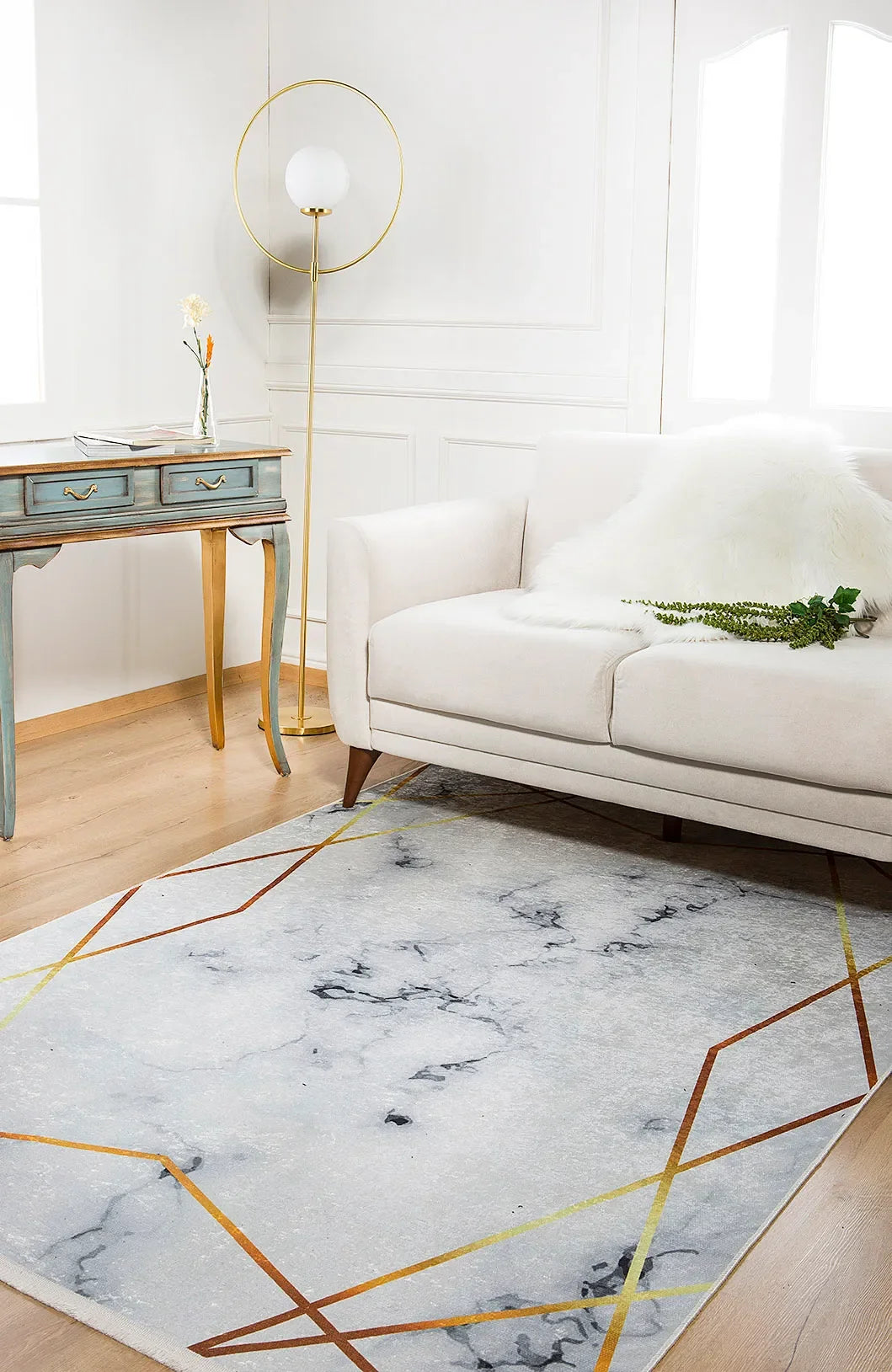 Beyaz Mermer Desenli Altın Geometrik Çizgili Halı-Pera Halı