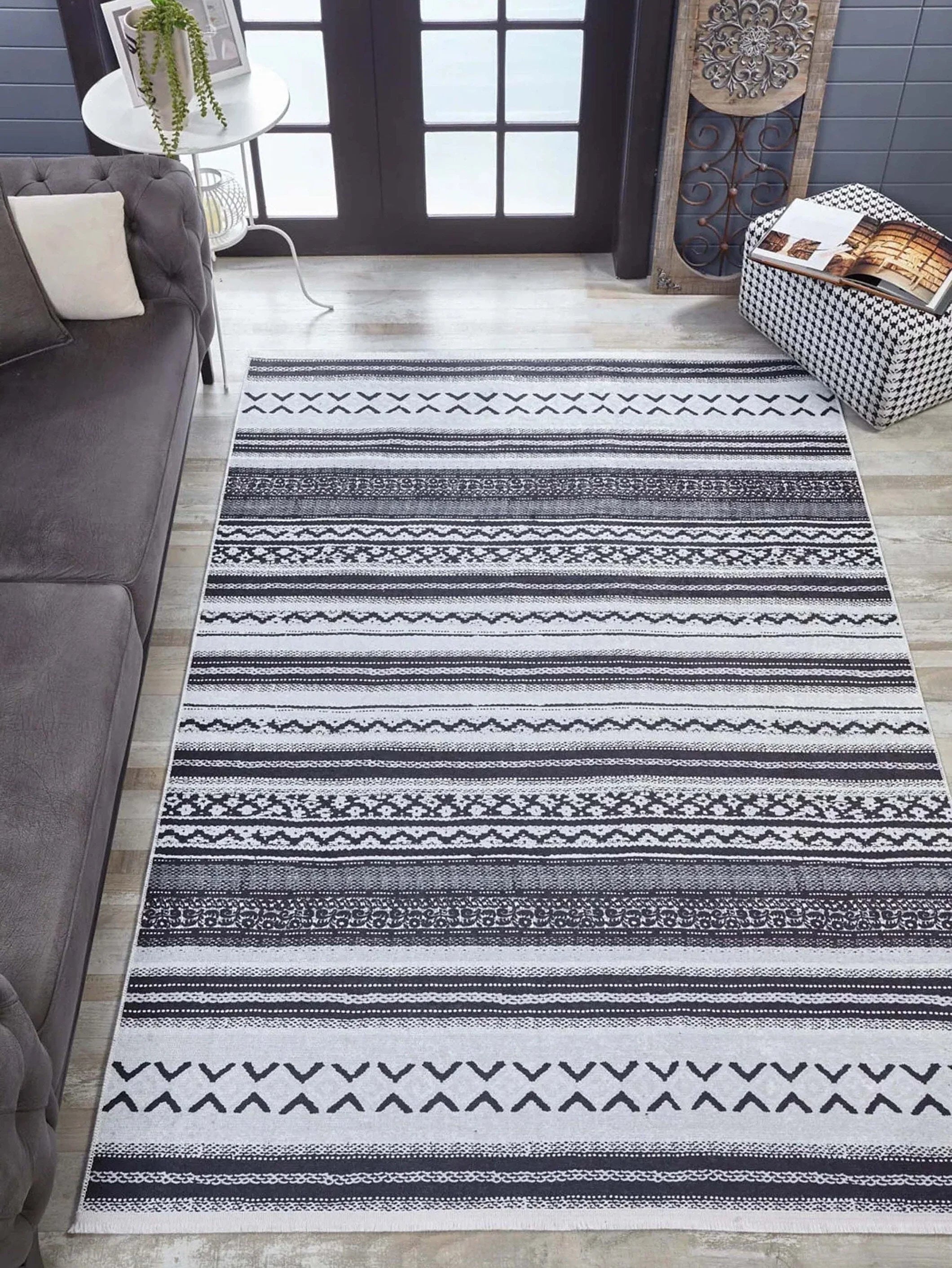 Beyaz Siyah Çizgili Vintage Halı-Pera Halı