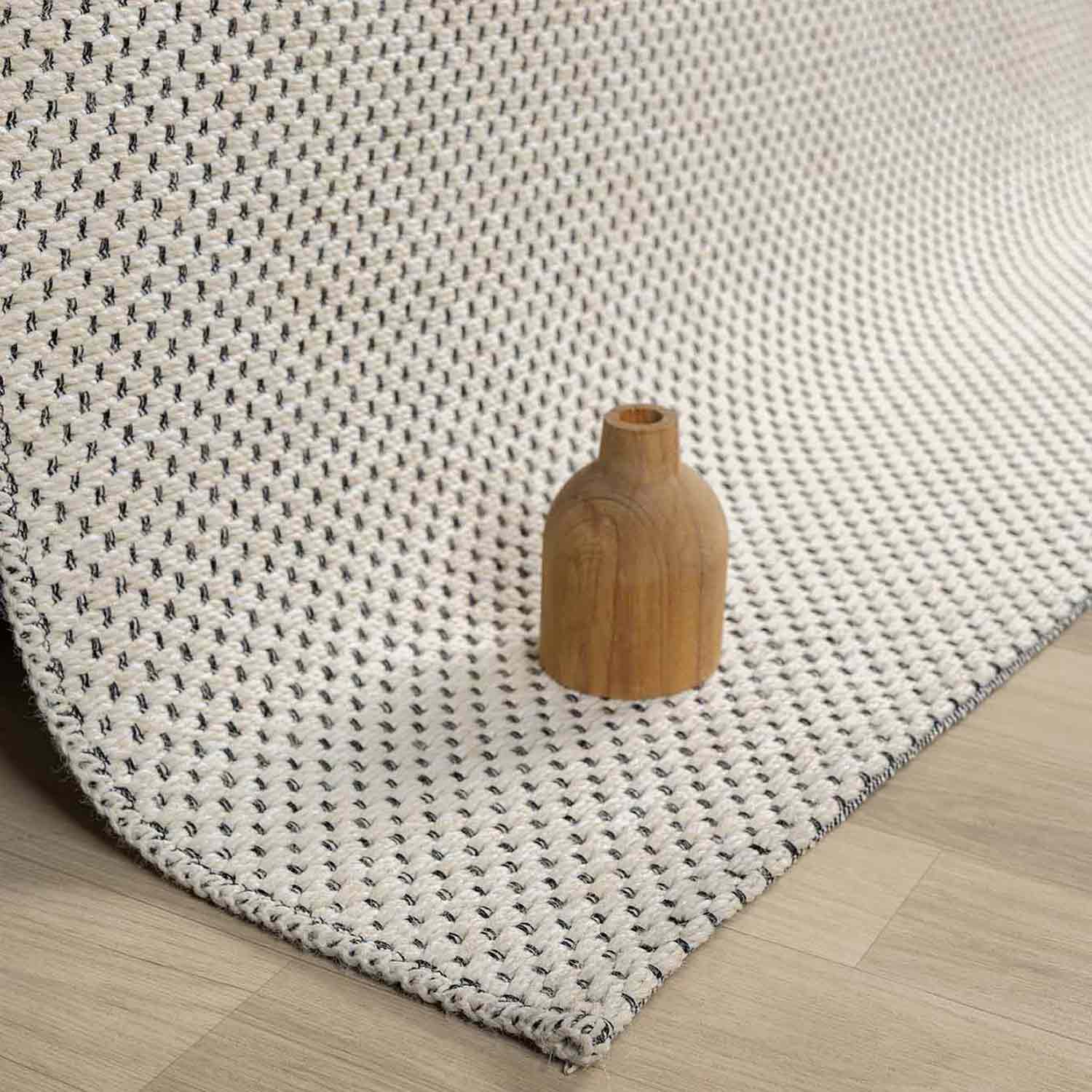 Beyaz Krem Siyah Melanj Noktalı Modern Halı