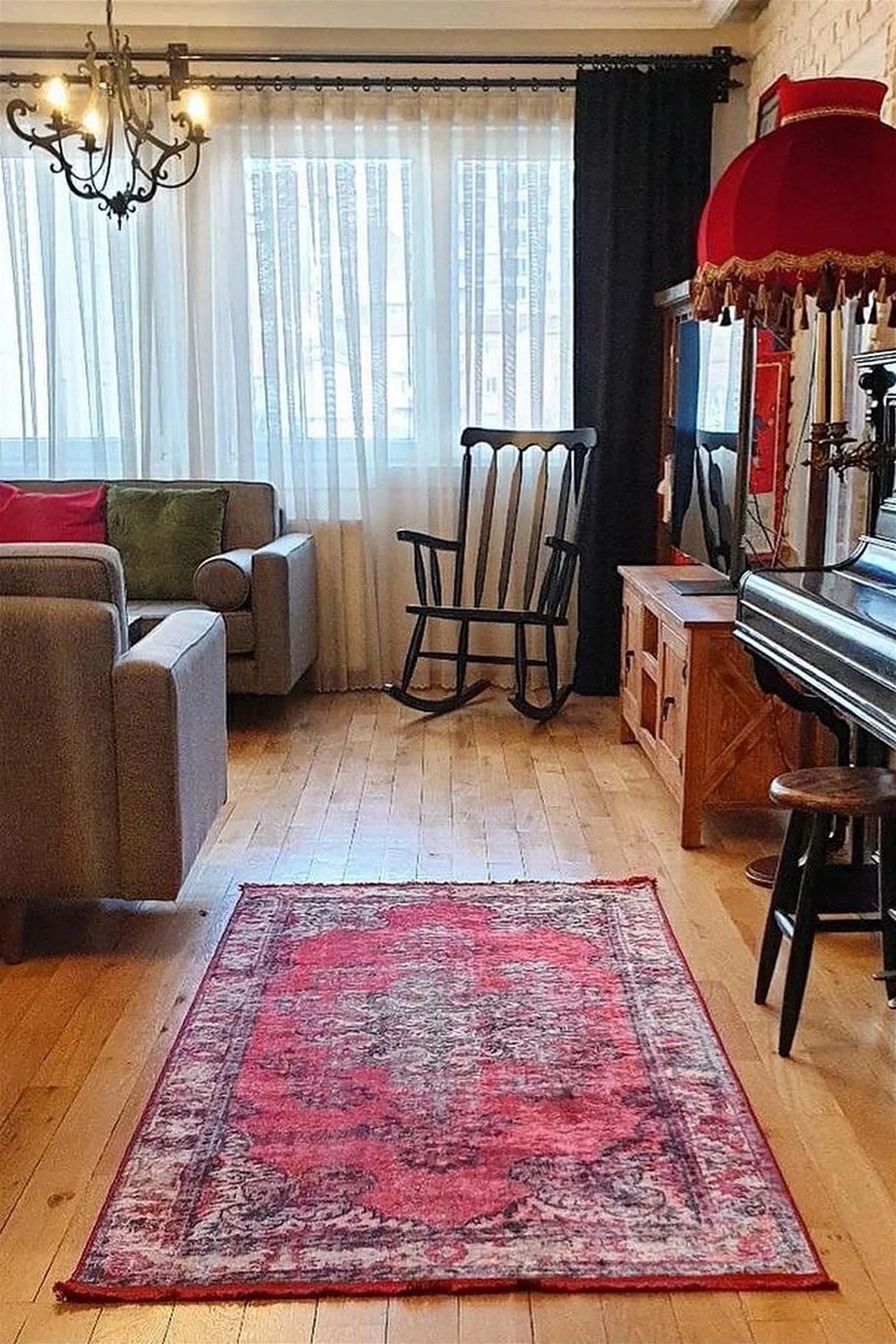 Canlı Kırmızı Klasik Eskitme Halı-Pera Halı