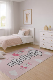 Pembe Seksek ve Balerin Desenli Çocuk Halısı – Yıkanabilir