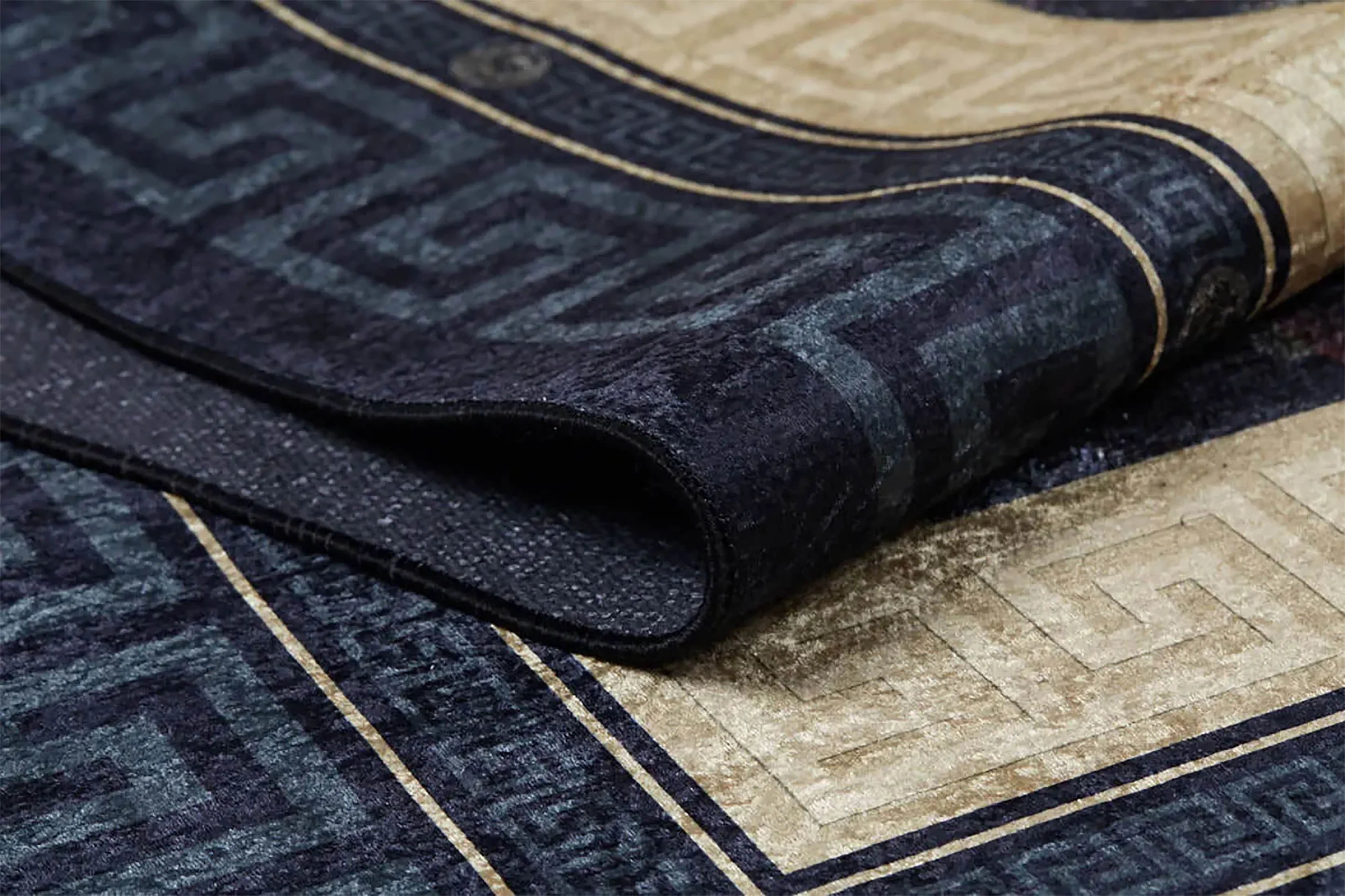 Çok Renkli Desenli Bej ve Siyah Yunan Bordürlü Halı-Pera Halı