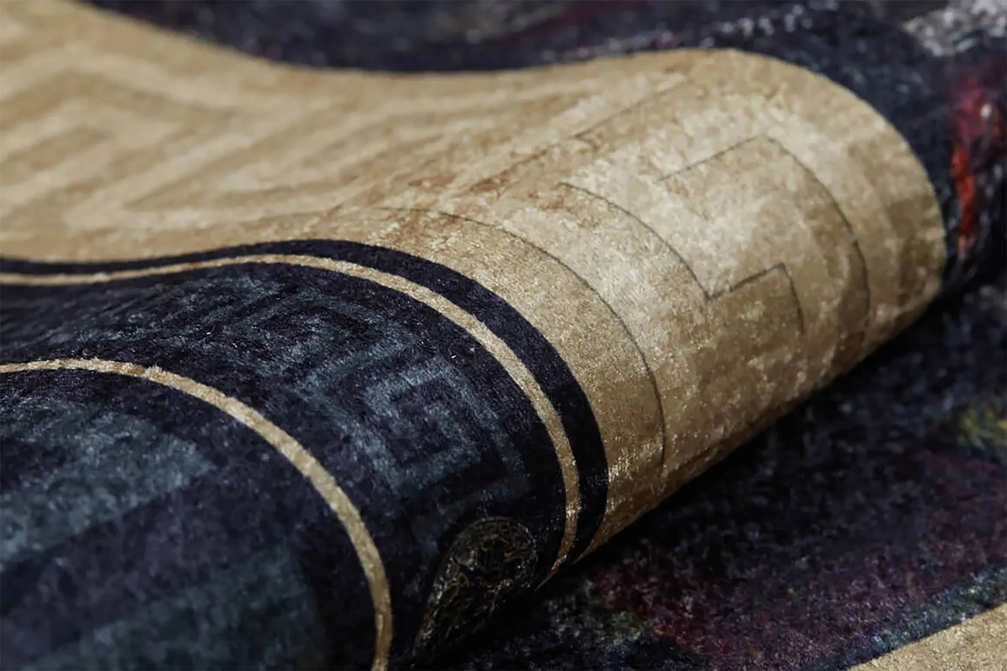 Çok Renkli Desenli Bej ve Siyah Yunan Bordürlü Halı-Pera Halı