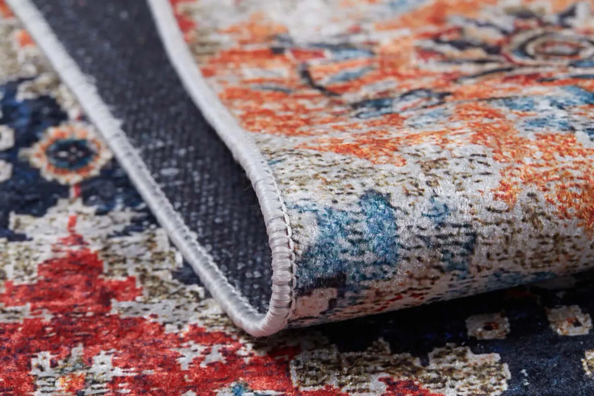 Çok Renkli Klasik Desenli Halı-Pera Halı