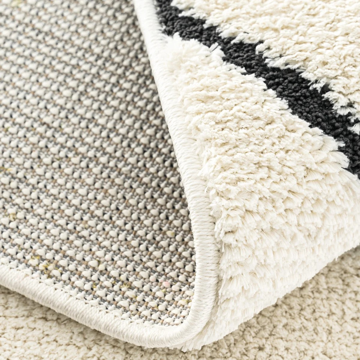 Krem Siyah Baklava Desenli Saçaklı Modern Halı