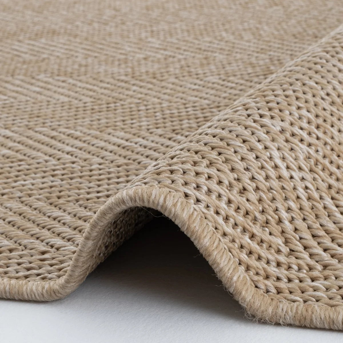 Düz Bej Kılçık Desenli Modern Halı