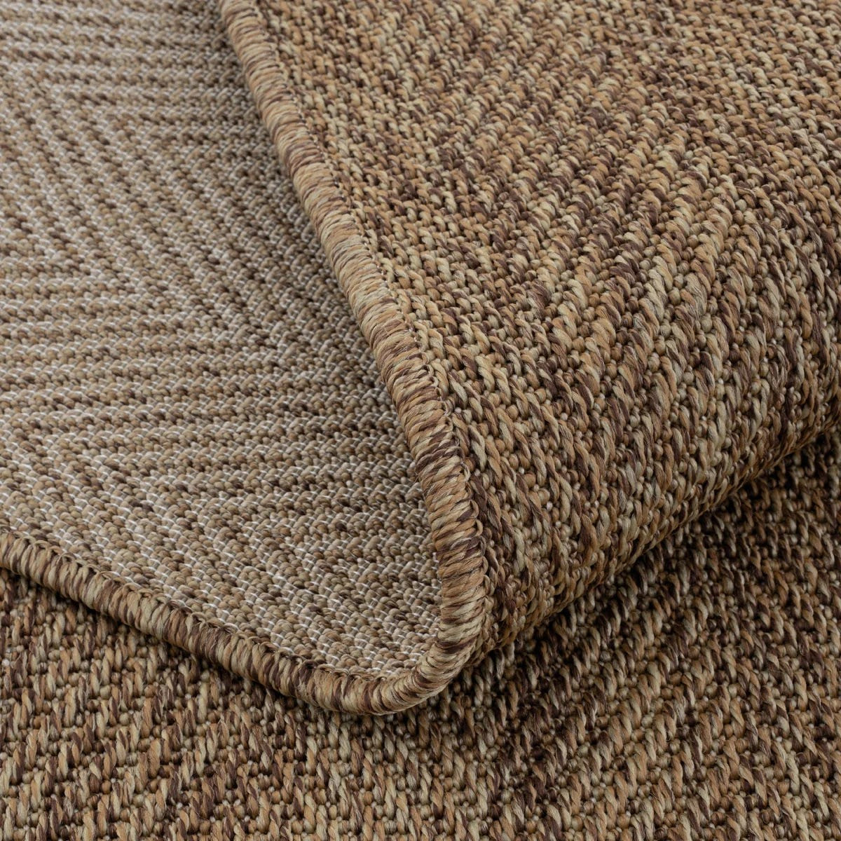 Düz Kahve Toprak Kılçık Desenli Halı