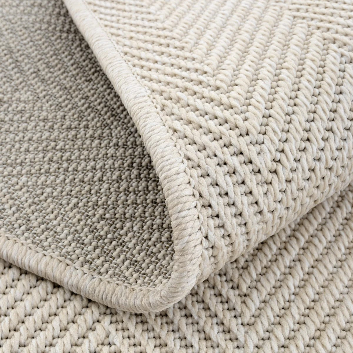 Krem Beyaz Kılçık Desenli Modern Halı