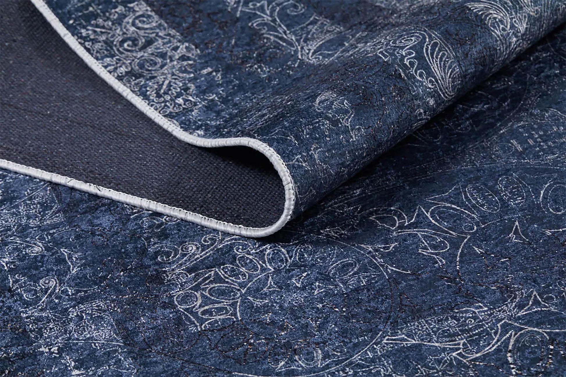 Derin Lacivert Damask Desenli Çerçeveli Bordürlü Halı-Pera Halı