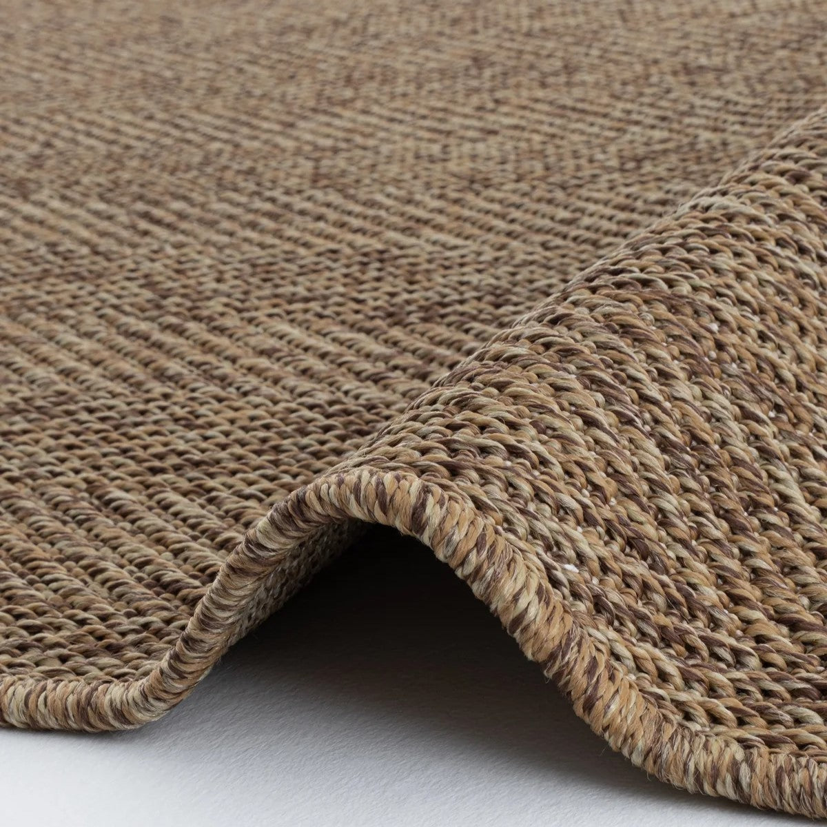 Düz Kahve Toprak Kılçık Desenli Halı-Pera Halı