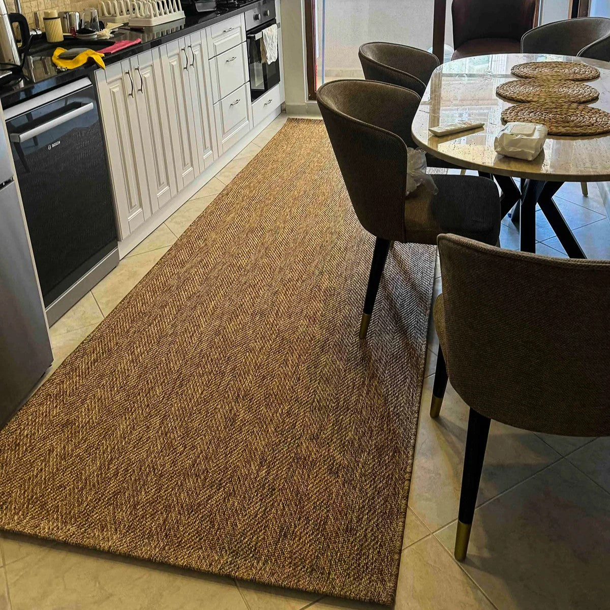 Düz Kahve Toprak Kılçık Desenli Halı-Pera Halı