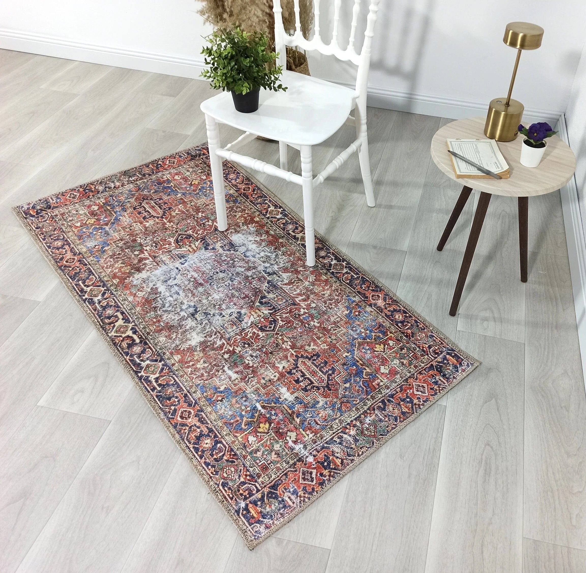 Terracotta ve Lacivert Eskitme Medalyonlu Vintage Halı