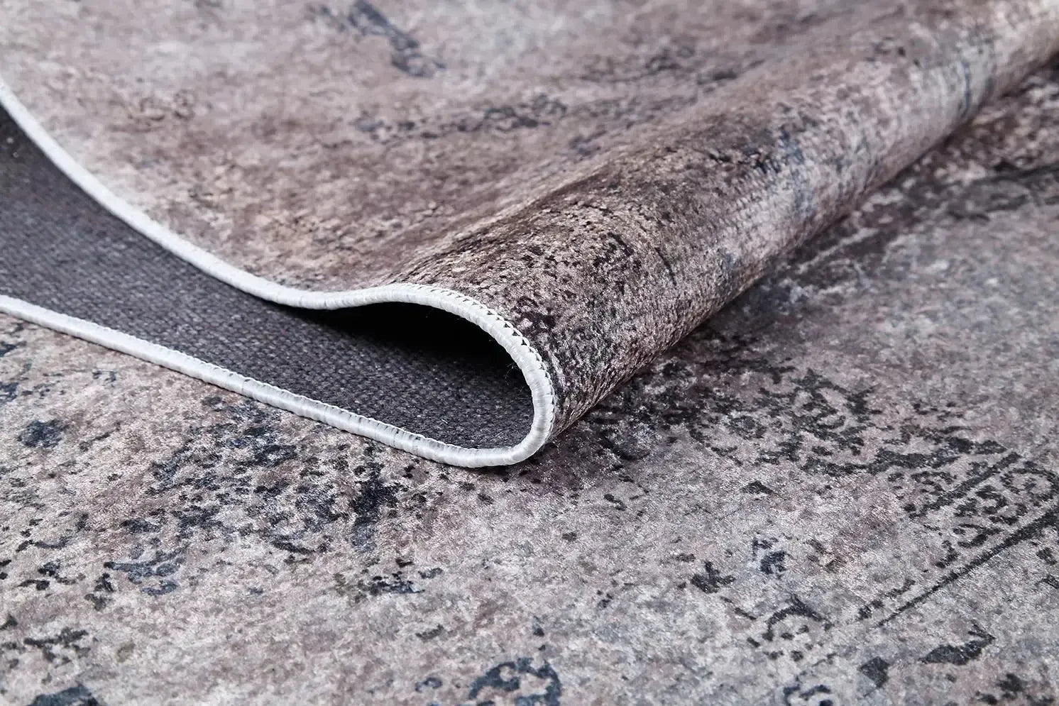 Eskitme Kahve Tonlarında Klasik Halı-Pera Halı