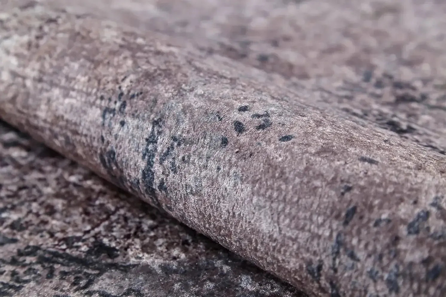 Eskitme Kahve Tonlarında Klasik Halı-Pera Halı