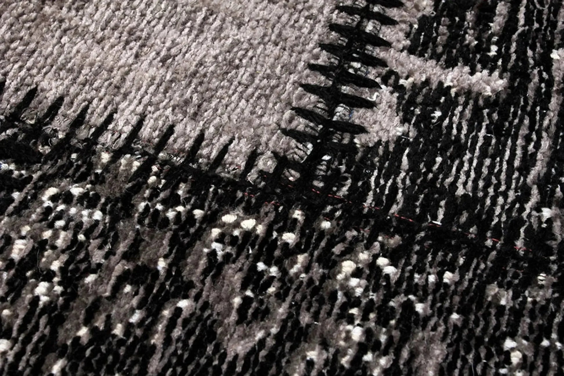 Eskitme Patchwork Siyah Halı-Pera Halı