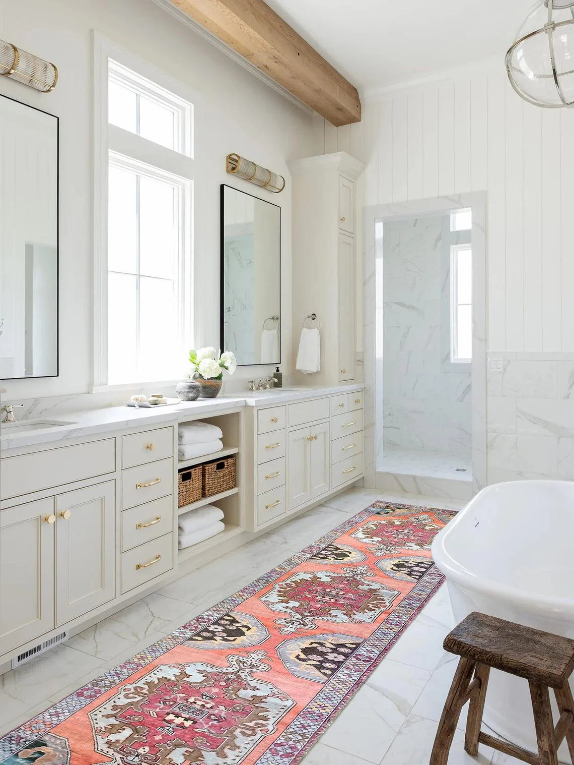 Mercan ve Mor Medalyonlu Vintage Türk Halısı