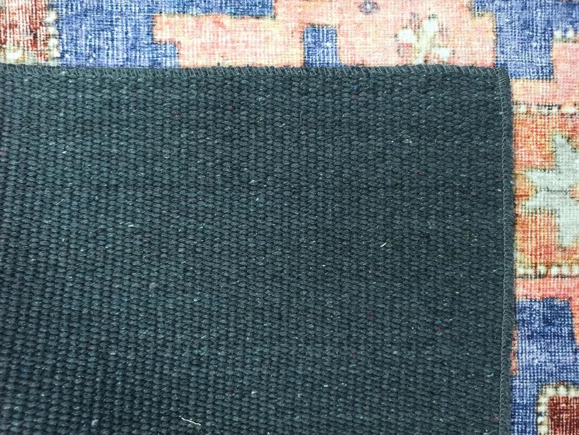 Kırmızı ve Mavi Medalyonlu Türk Halısı