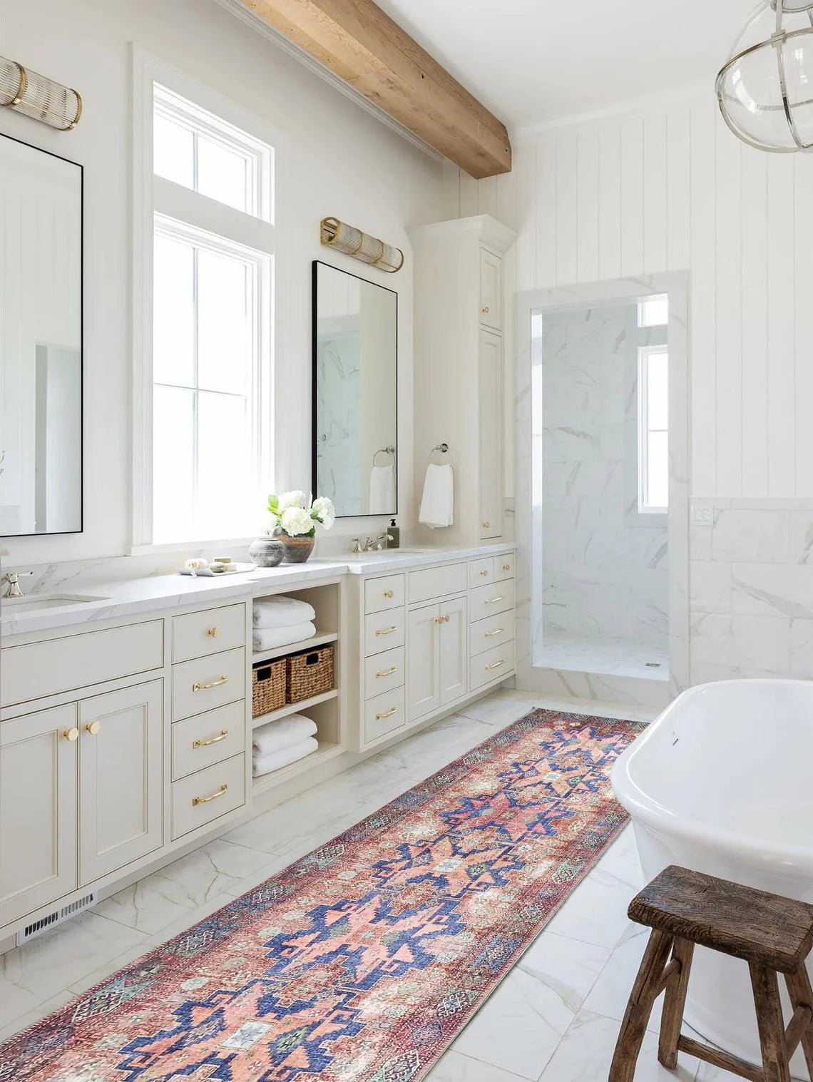 Kırmızı ve Mavi Medalyonlu Türk Halısı