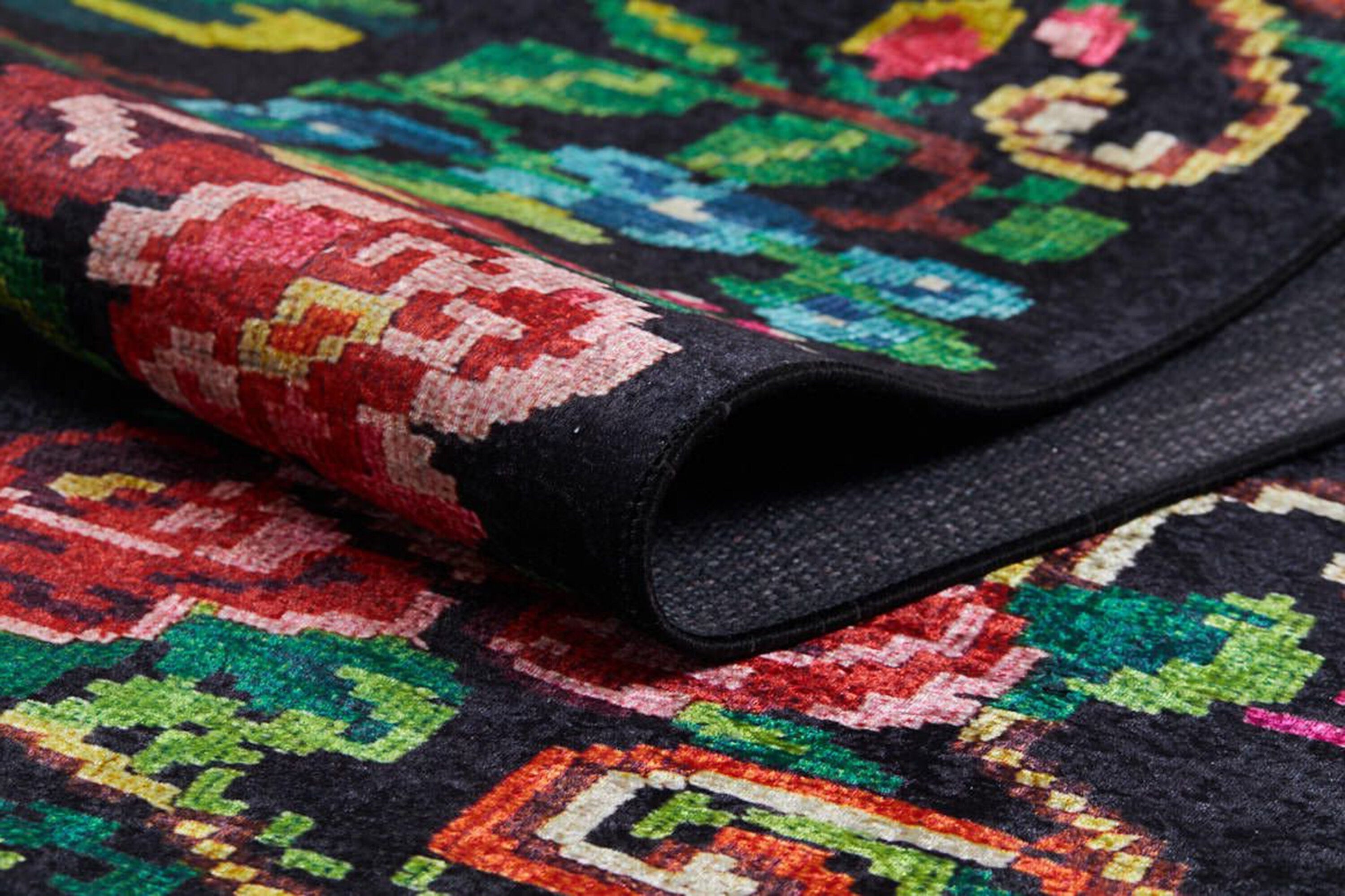 Siyah Gül Desenli Karabağ Kilim Halı - Pera Halı