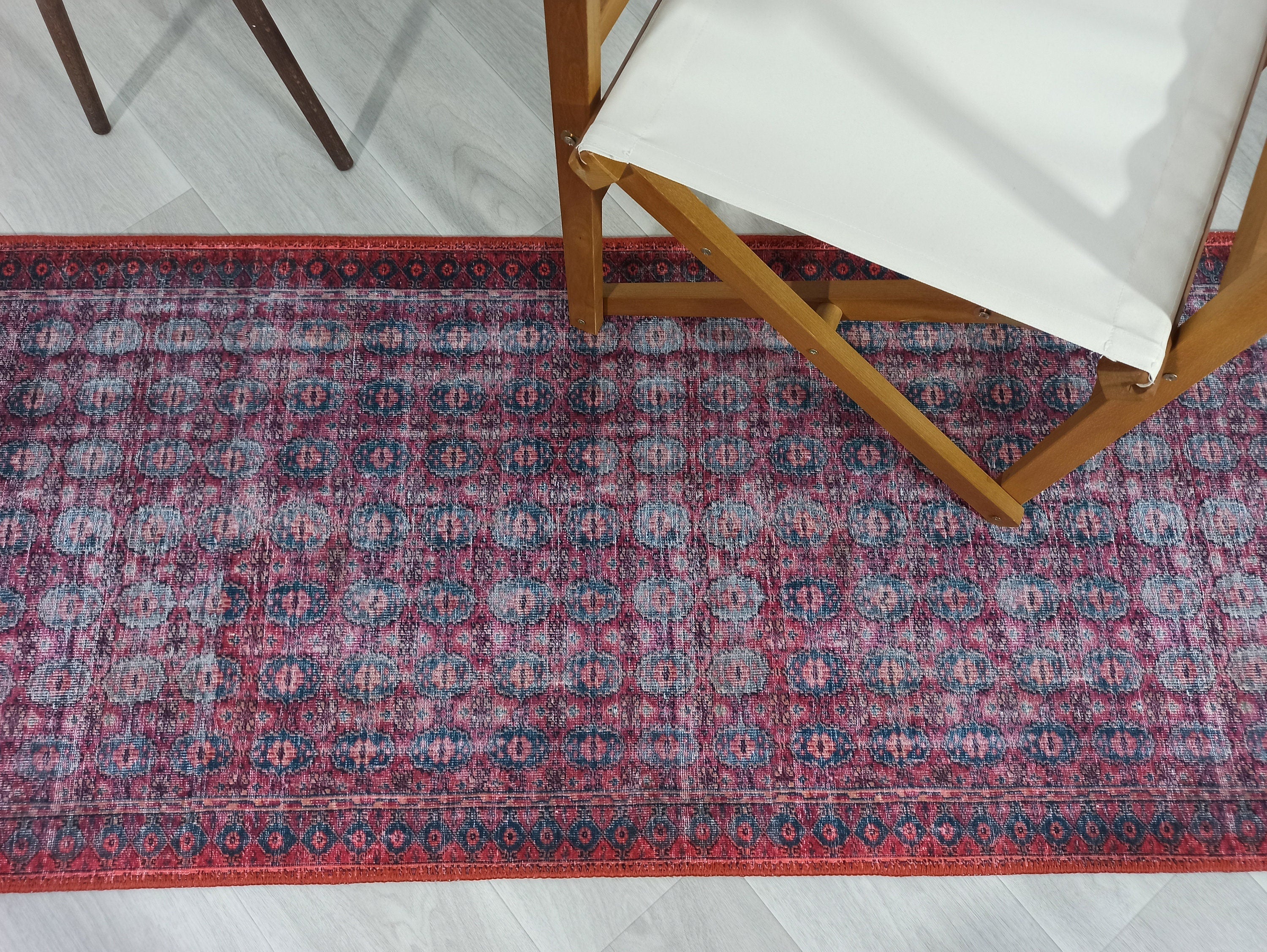 Vintage-Teppich mit Fuchsia- und Rotmuster