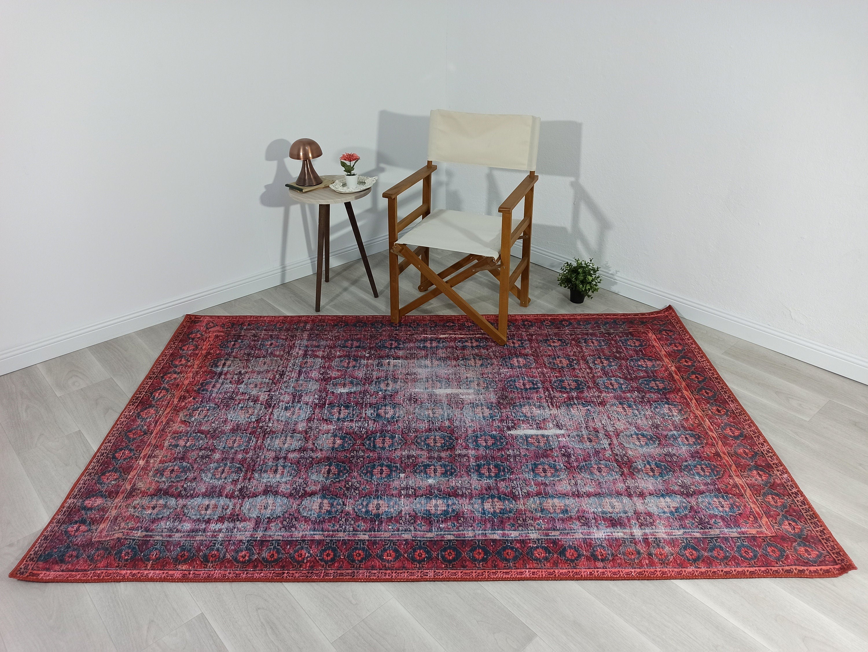 Vintage-Teppich mit Fuchsia- und Rotmuster