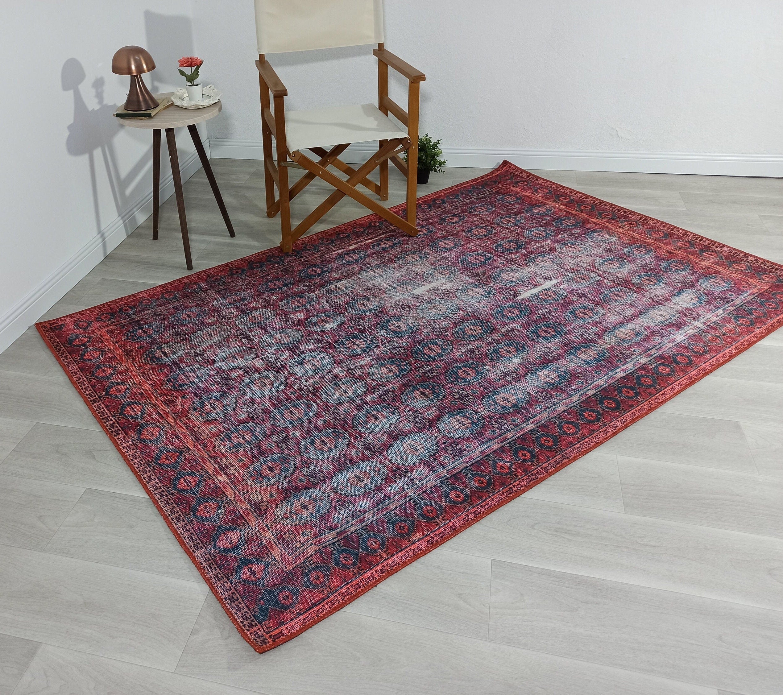 Vintage-Teppich mit Fuchsia- und Rotmuster