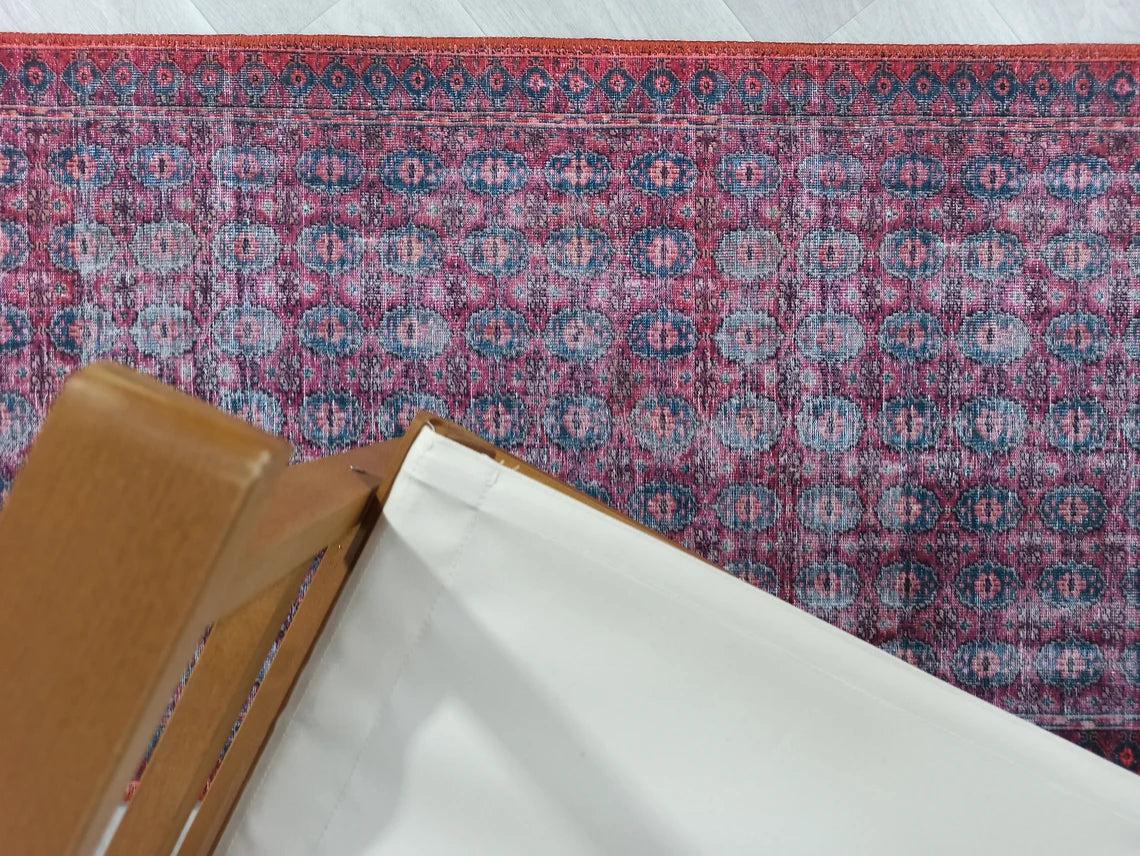 Vintage-Teppich mit Fuchsia- und Rotmuster