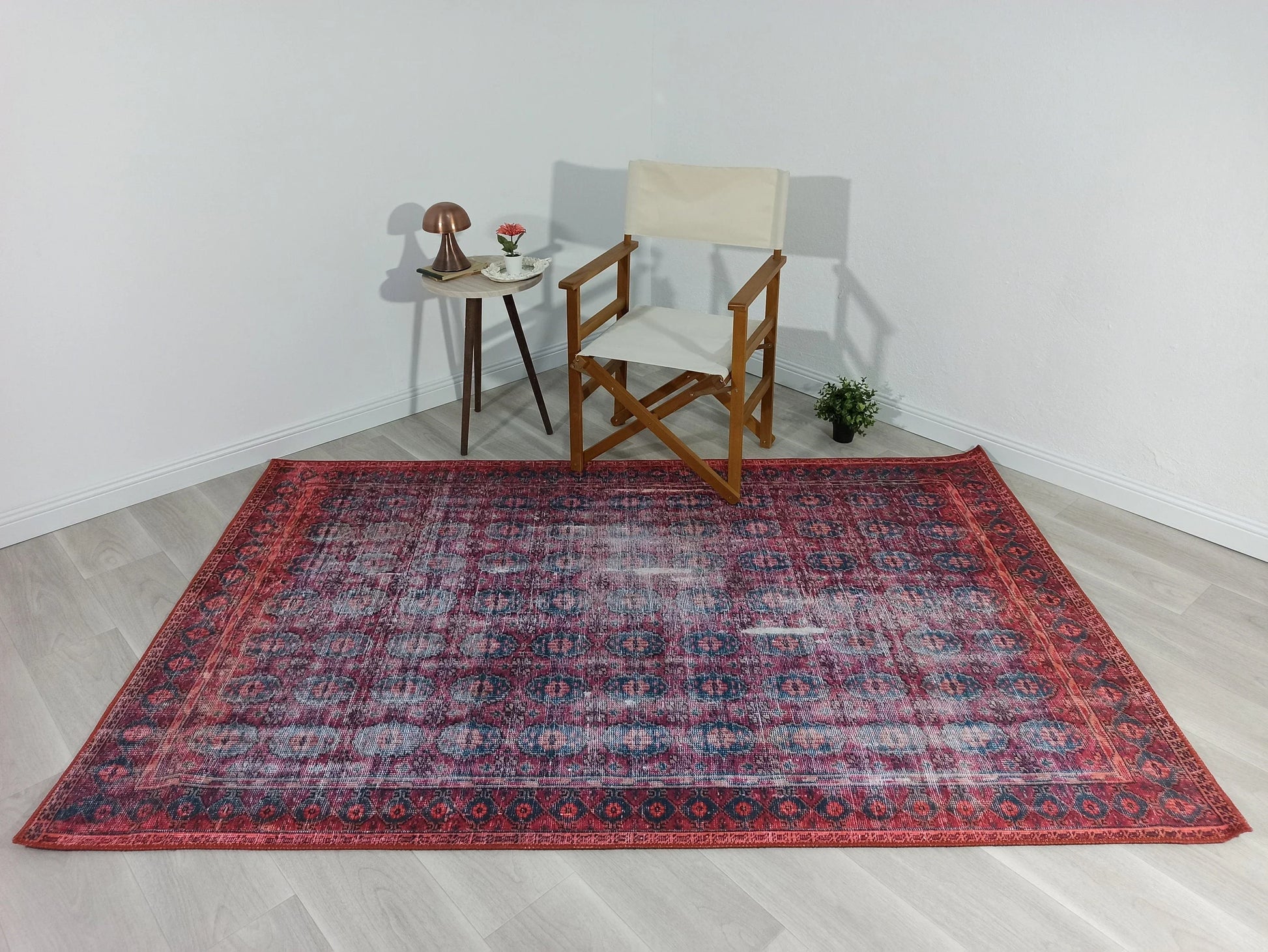 Fuşya Pembe ve Kırmızı Desenli Vintage Halı-Pera Halı