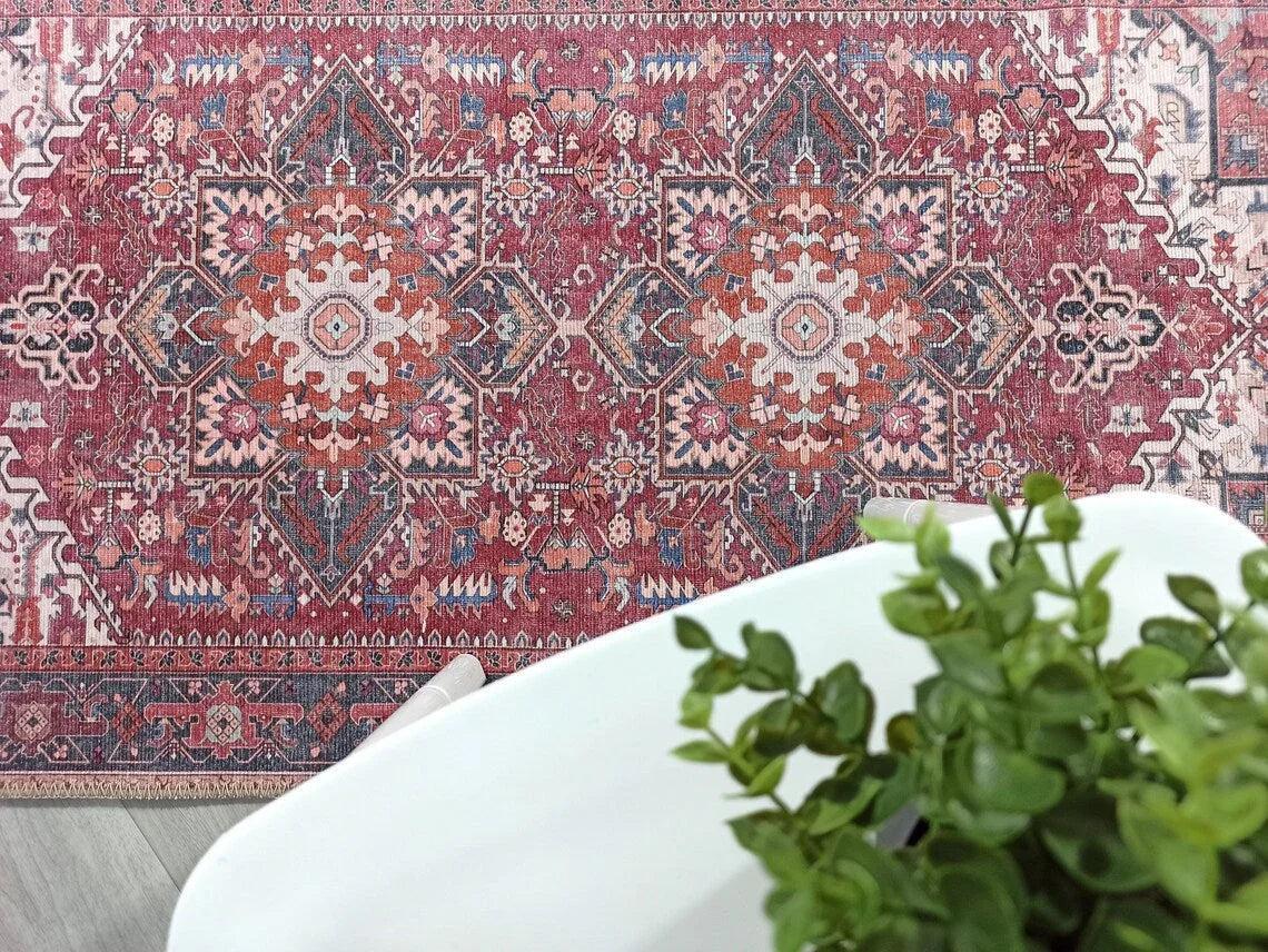 Fușya Pembe ve Kırmızı Madalyon Desenli Vintage Halı-Pera Halı