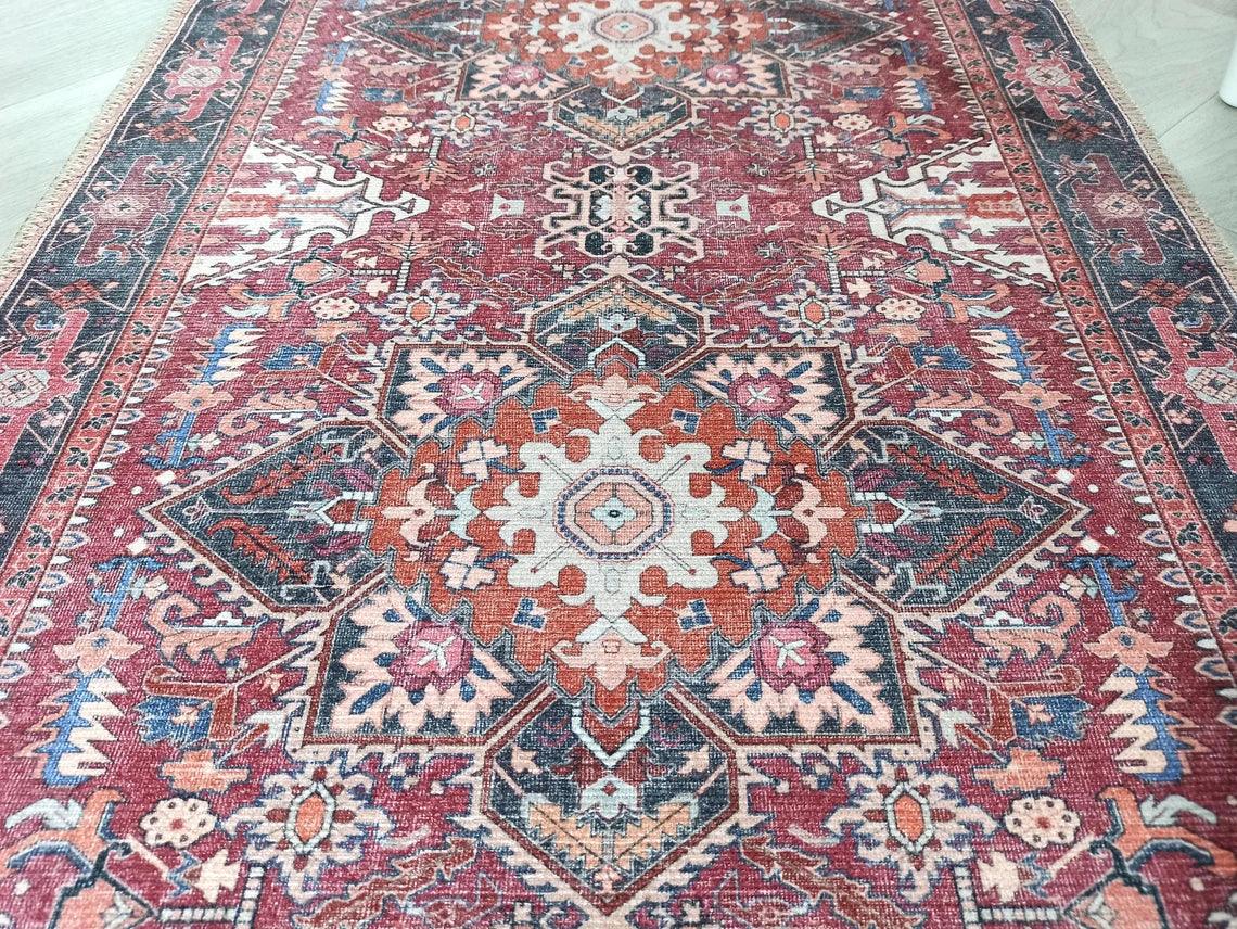 Fușya Pembe ve Kırmızı Madalyon Desenli Vintage Halı-Pera Halı