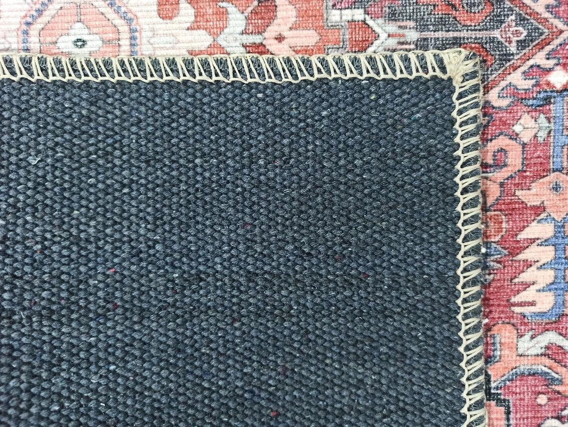 Fușya Pembe ve Kırmızı Madalyon Desenli Vintage Halı-Pera Halı