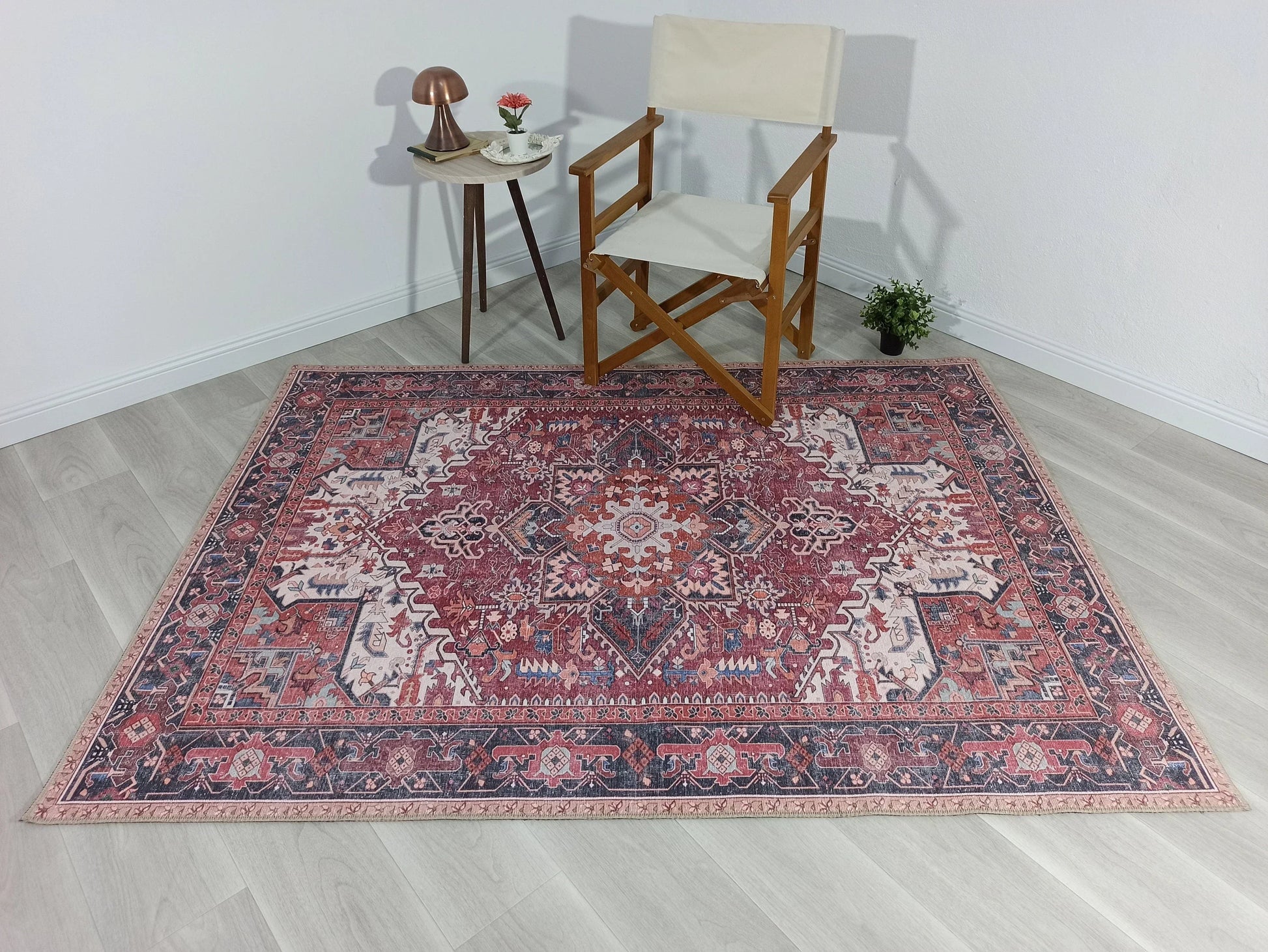 Fușya Pembe ve Kırmızı Madalyon Desenli Vintage Halı-Pera Halı