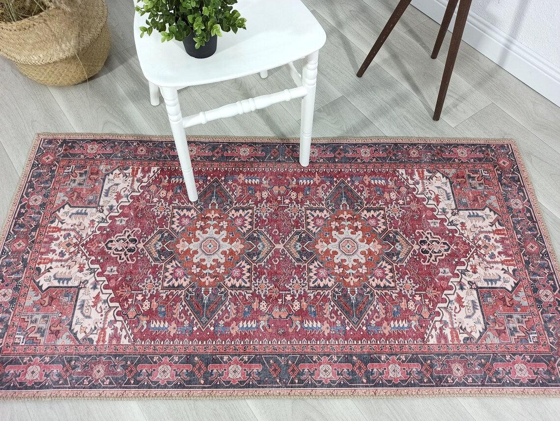 Fușya Pembe ve Kırmızı Madalyon Desenli Vintage Halı-Pera Halı