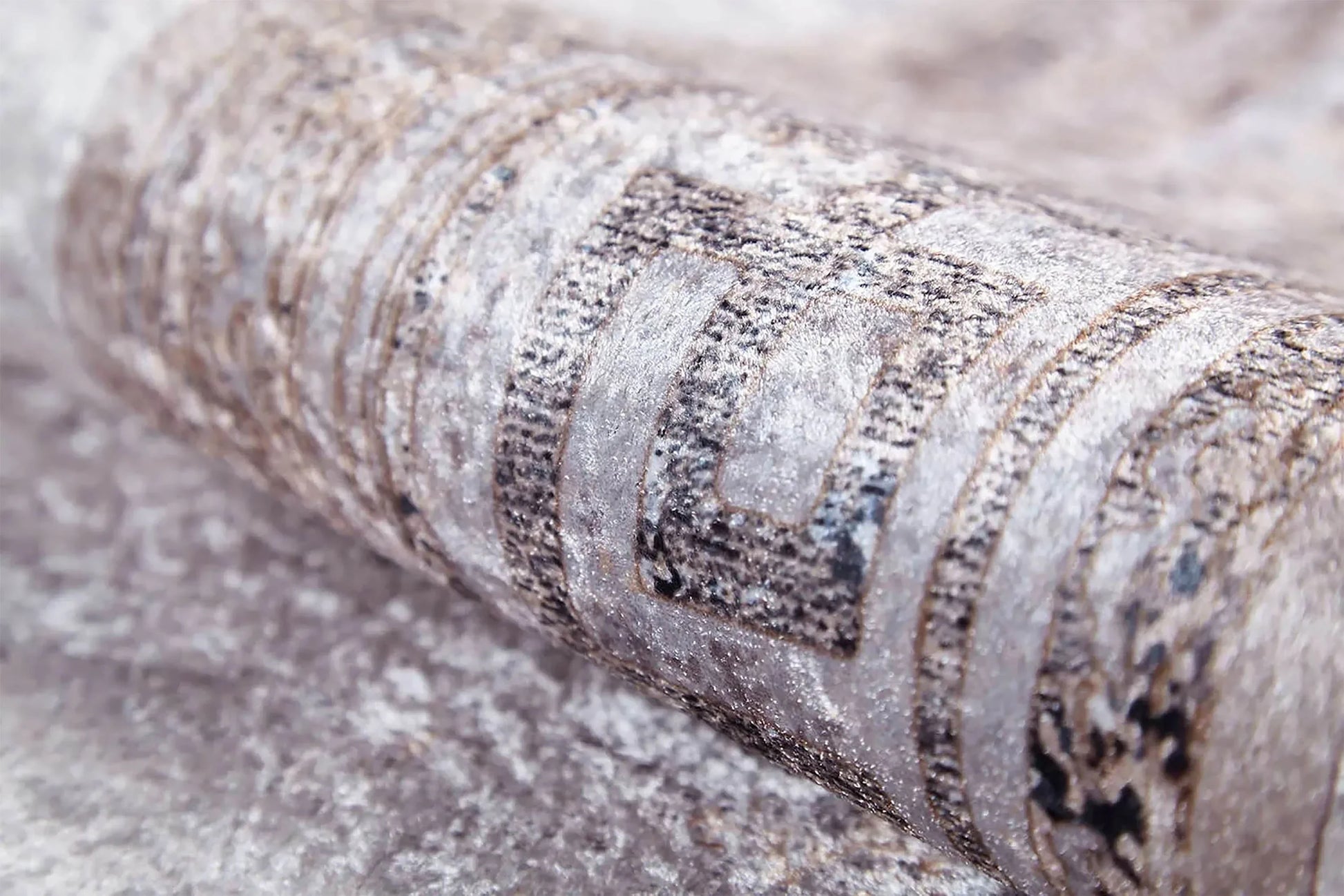 Geometrik Desenli Bej Kenarlı Mermer Halı-Pera Halı