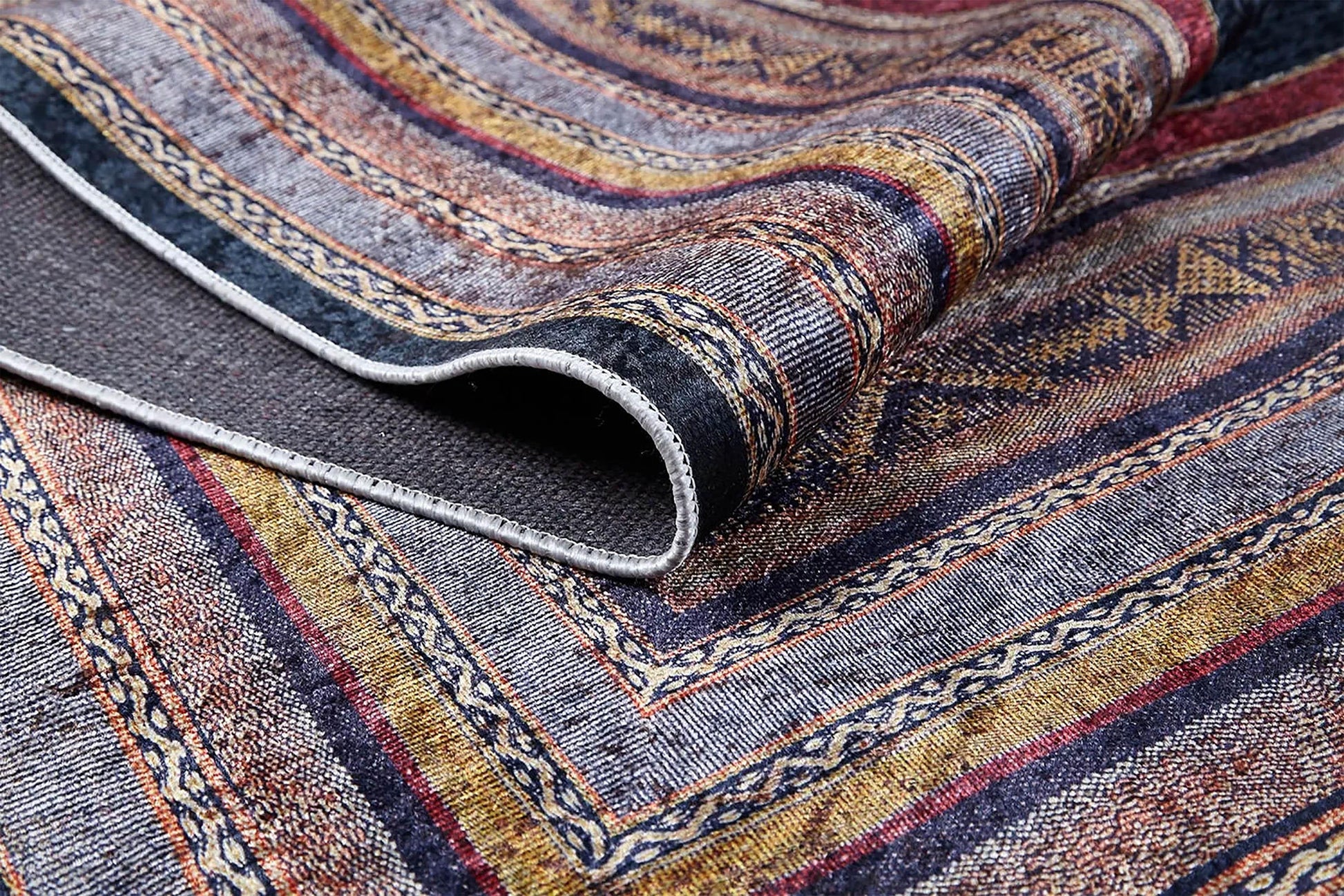 Geometrik Tasarımlı Çok Renkli Halı-Pera Halı