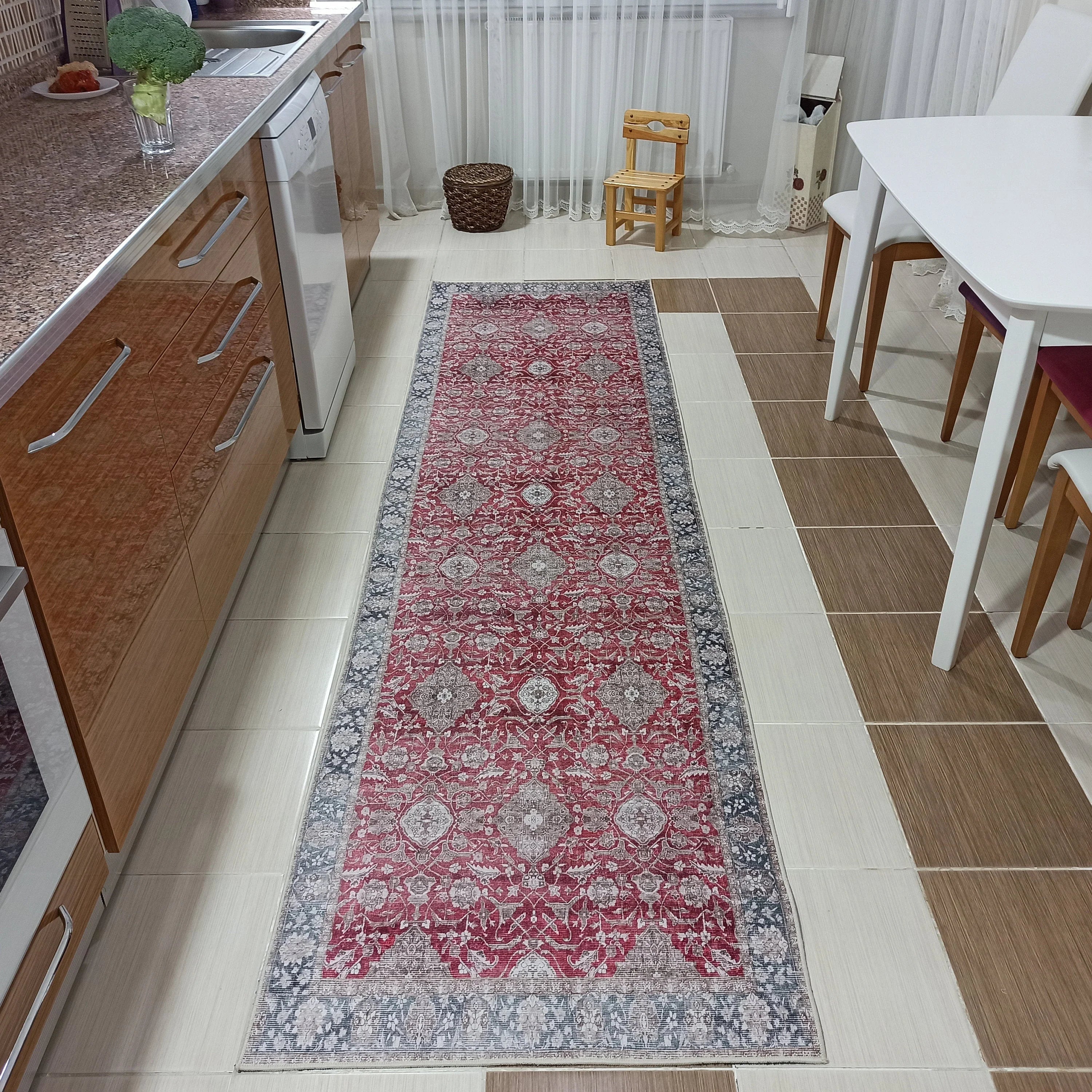 Kırmızı ve Gri Eskitme Medalyonlu Vintage Halı