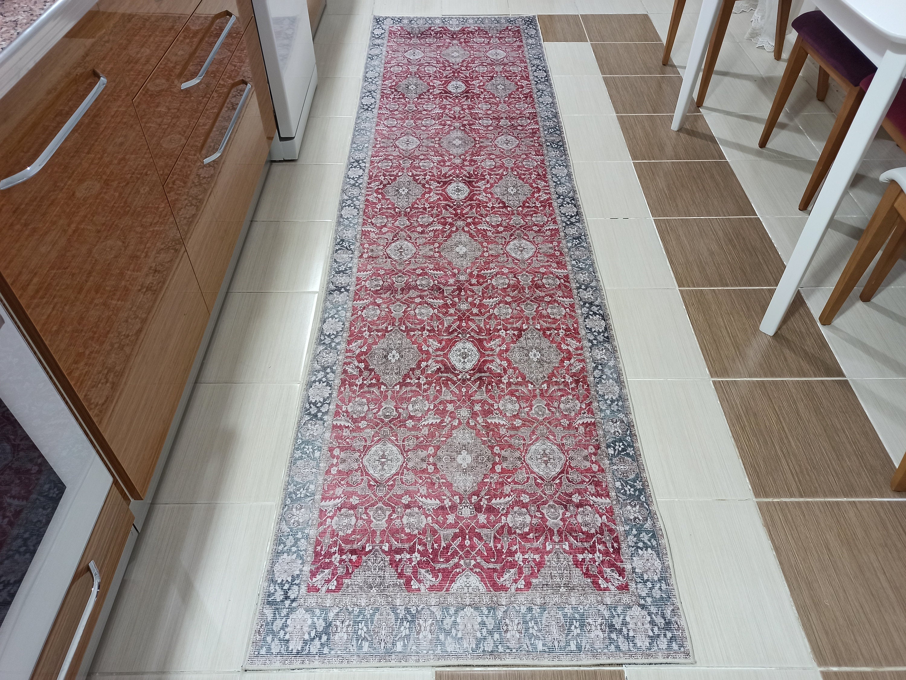 Kırmızı ve Gri Eskitme Medalyonlu Vintage Halı