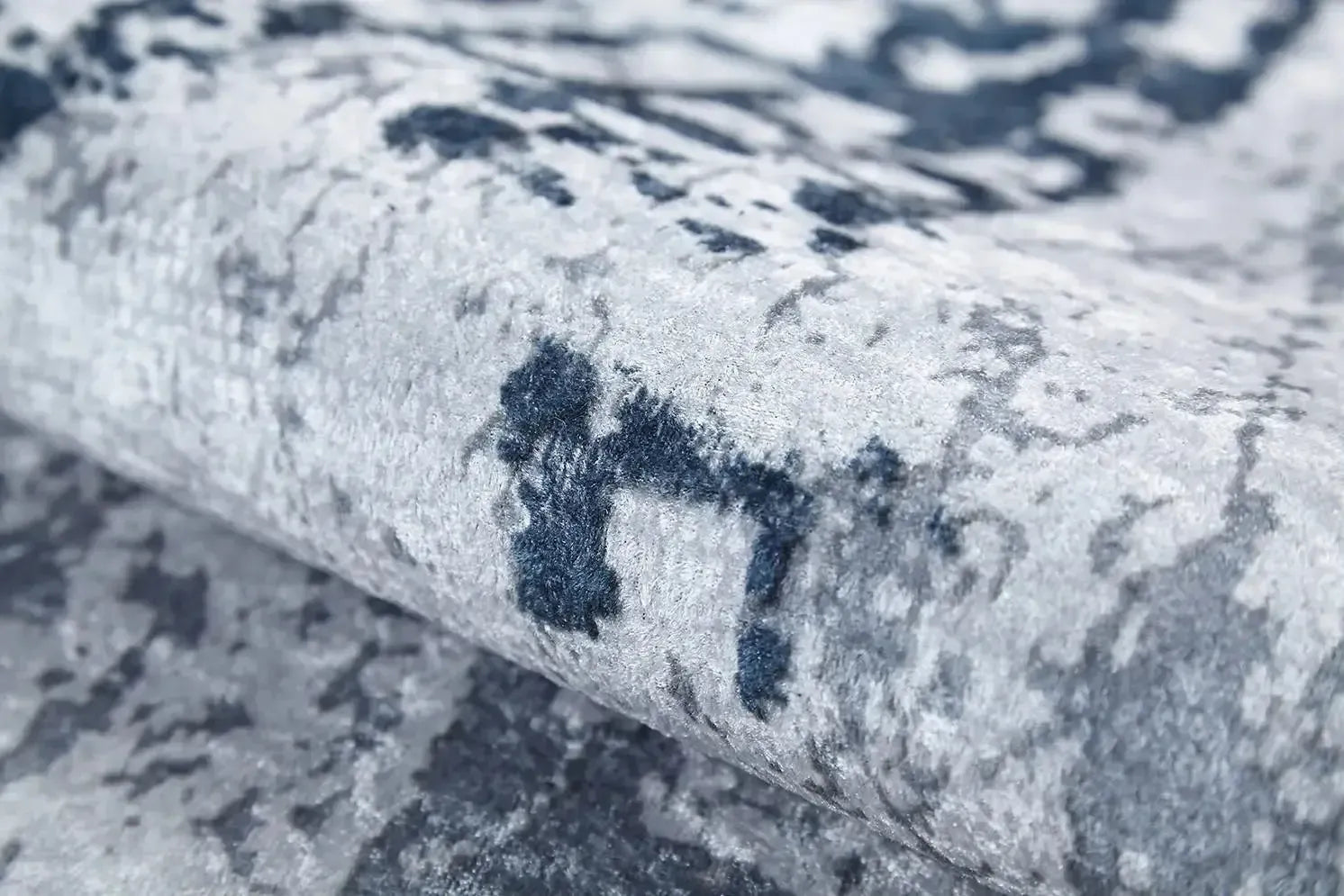 Gri ve Mavi Geçişli Kaymaz Halı-Pera Halı