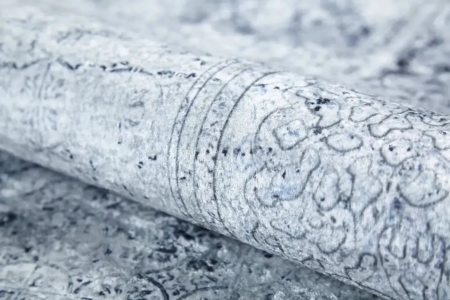 Gümüş Gri Kenar Bordürlü Halı-Pera Halı