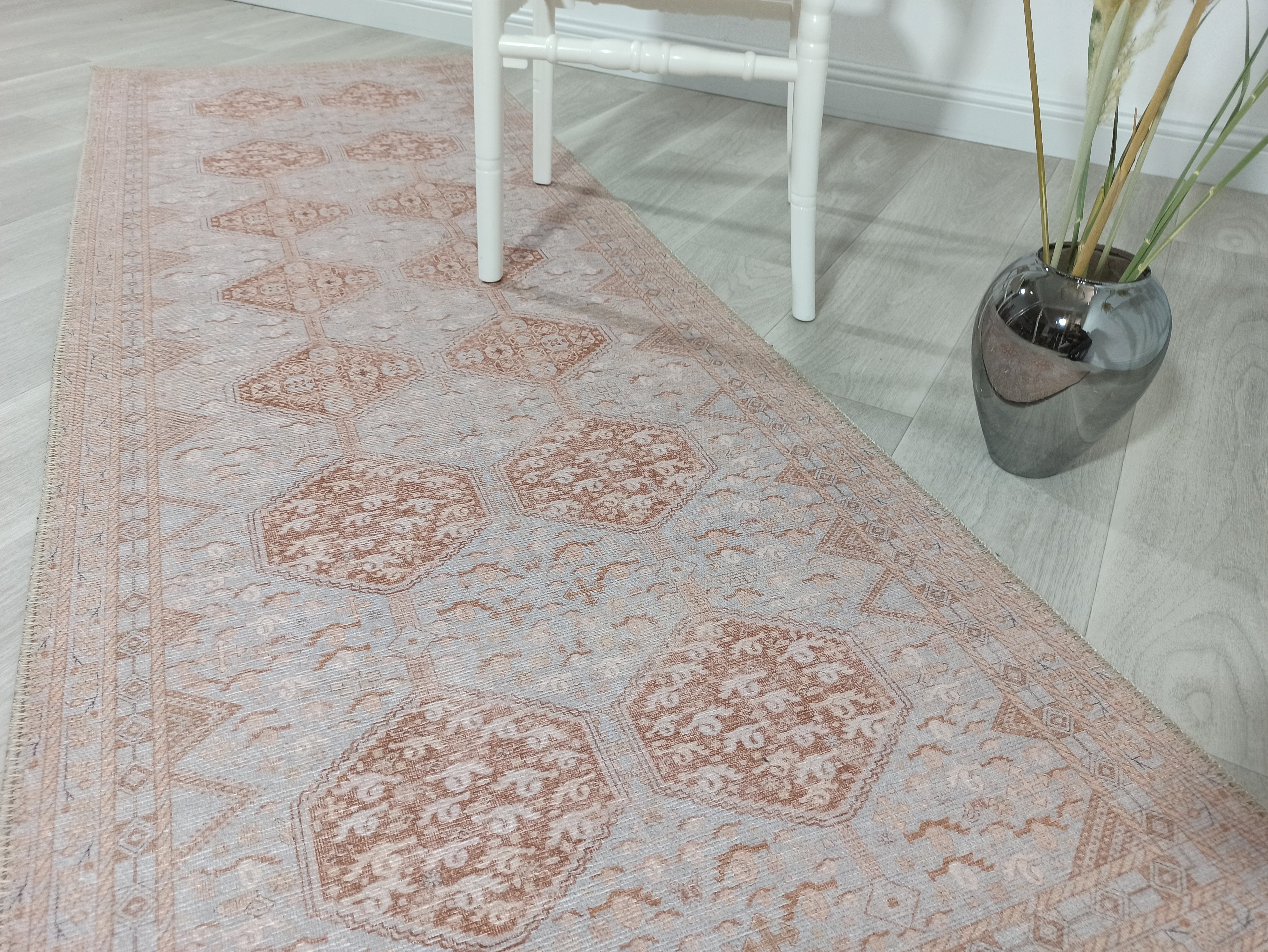 Grauer Vintage-Teppich mit geometrischem Muster