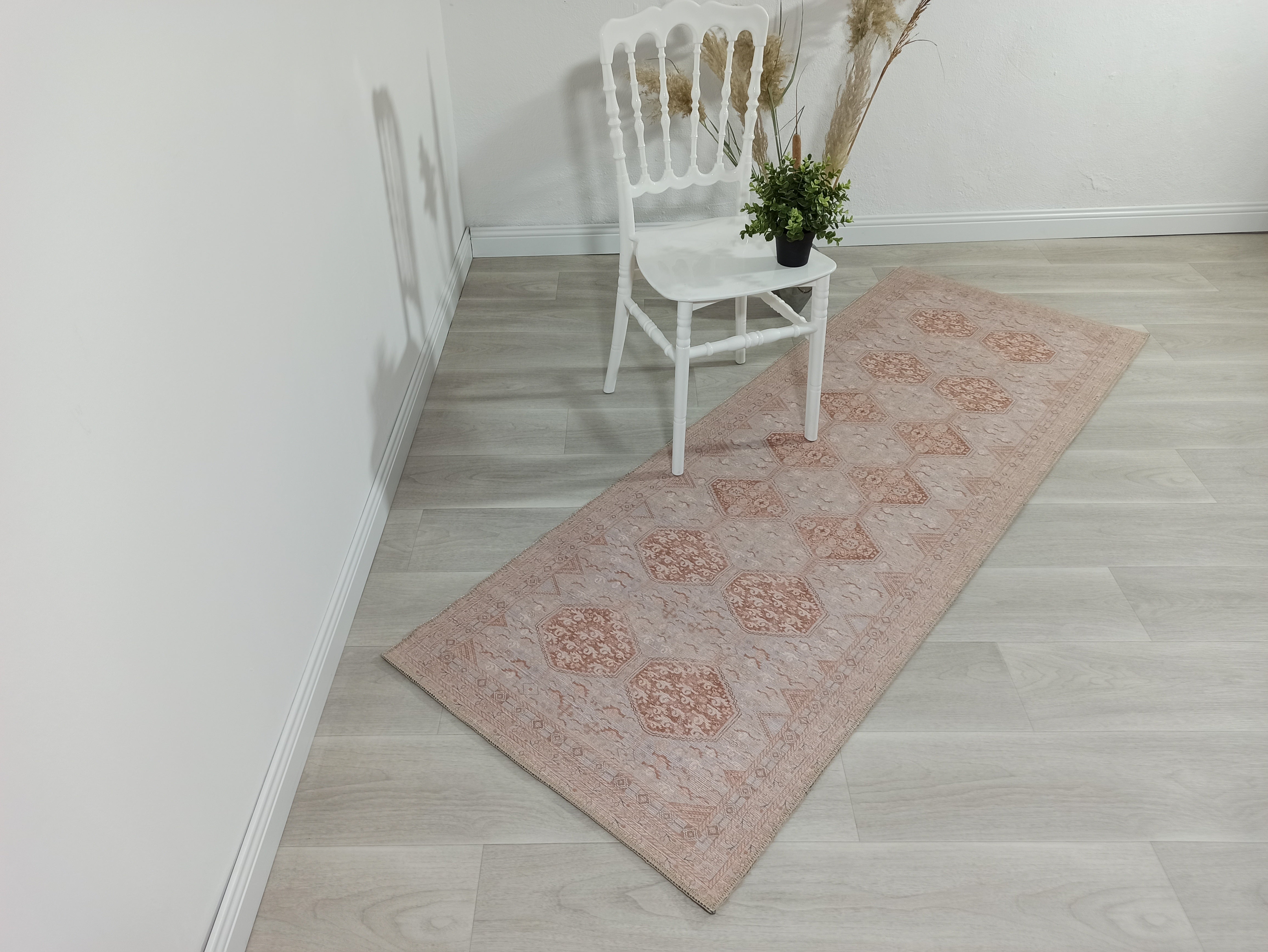 Grauer Vintage-Teppich mit geometrischem Muster