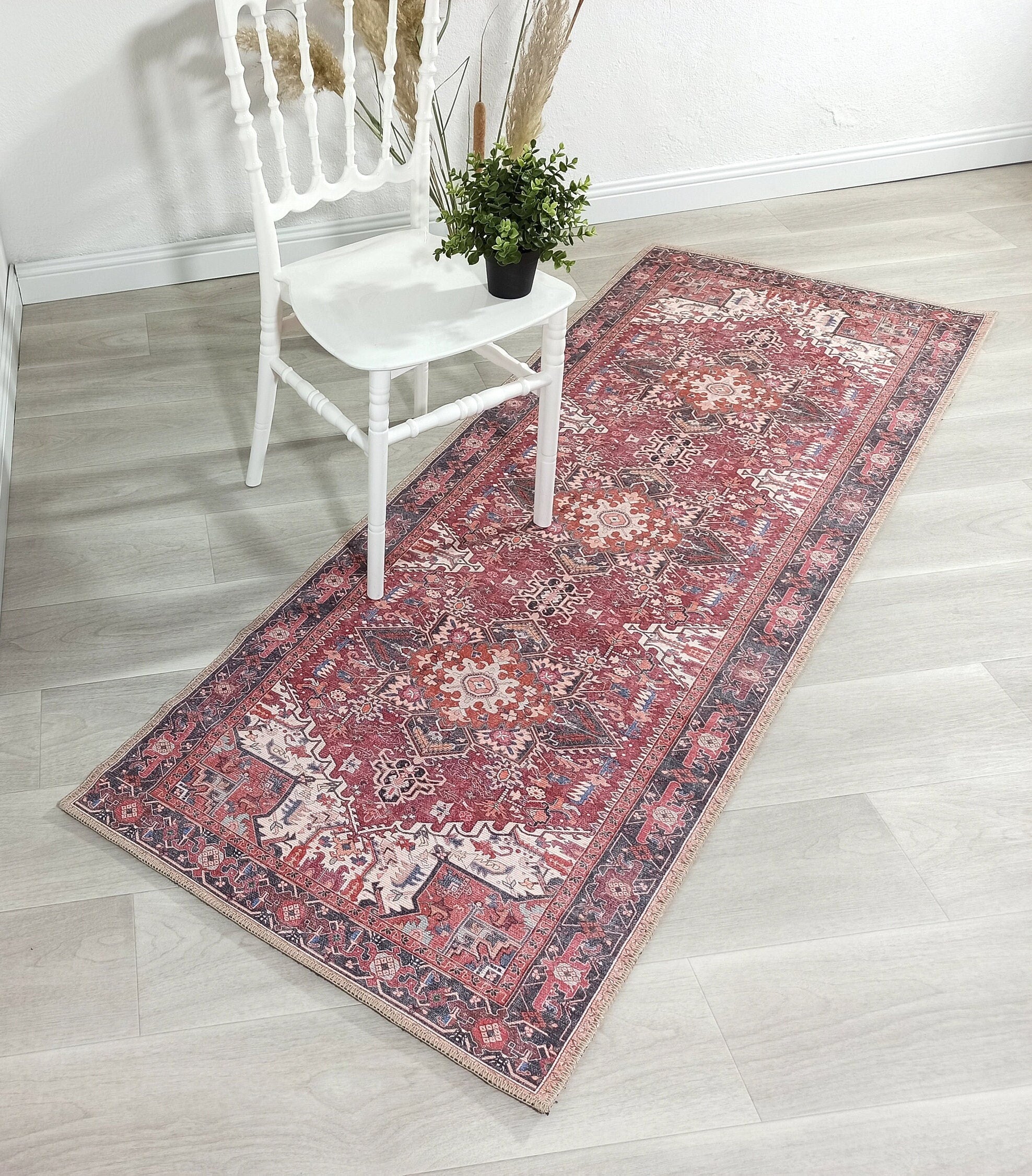 Vintage-Teppich mit Medaillonmuster in Fuchsia und Rot