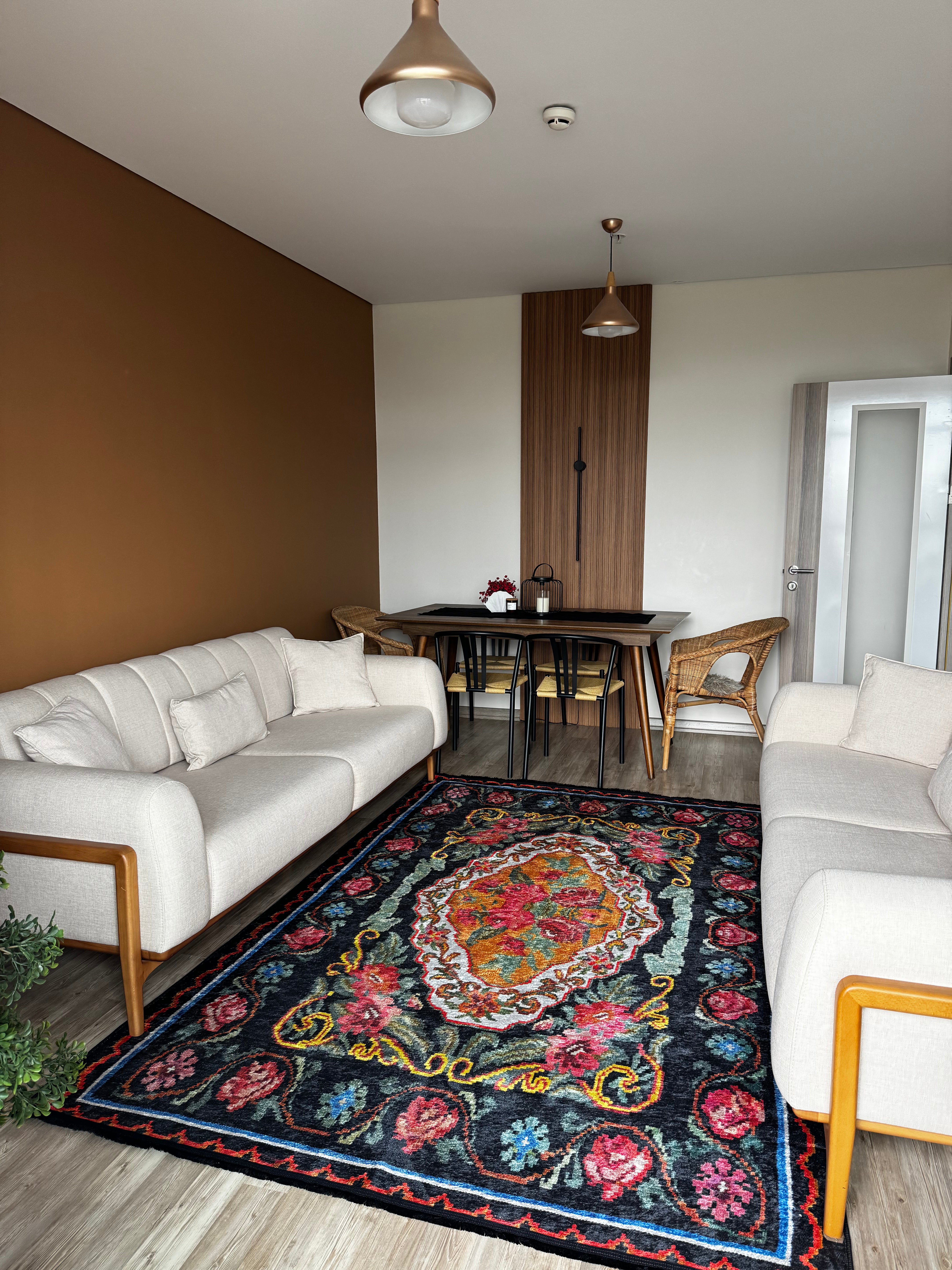 Videoyu yükle: Pera Halı Karabağ Koleksiyonu Müşterilerimiz