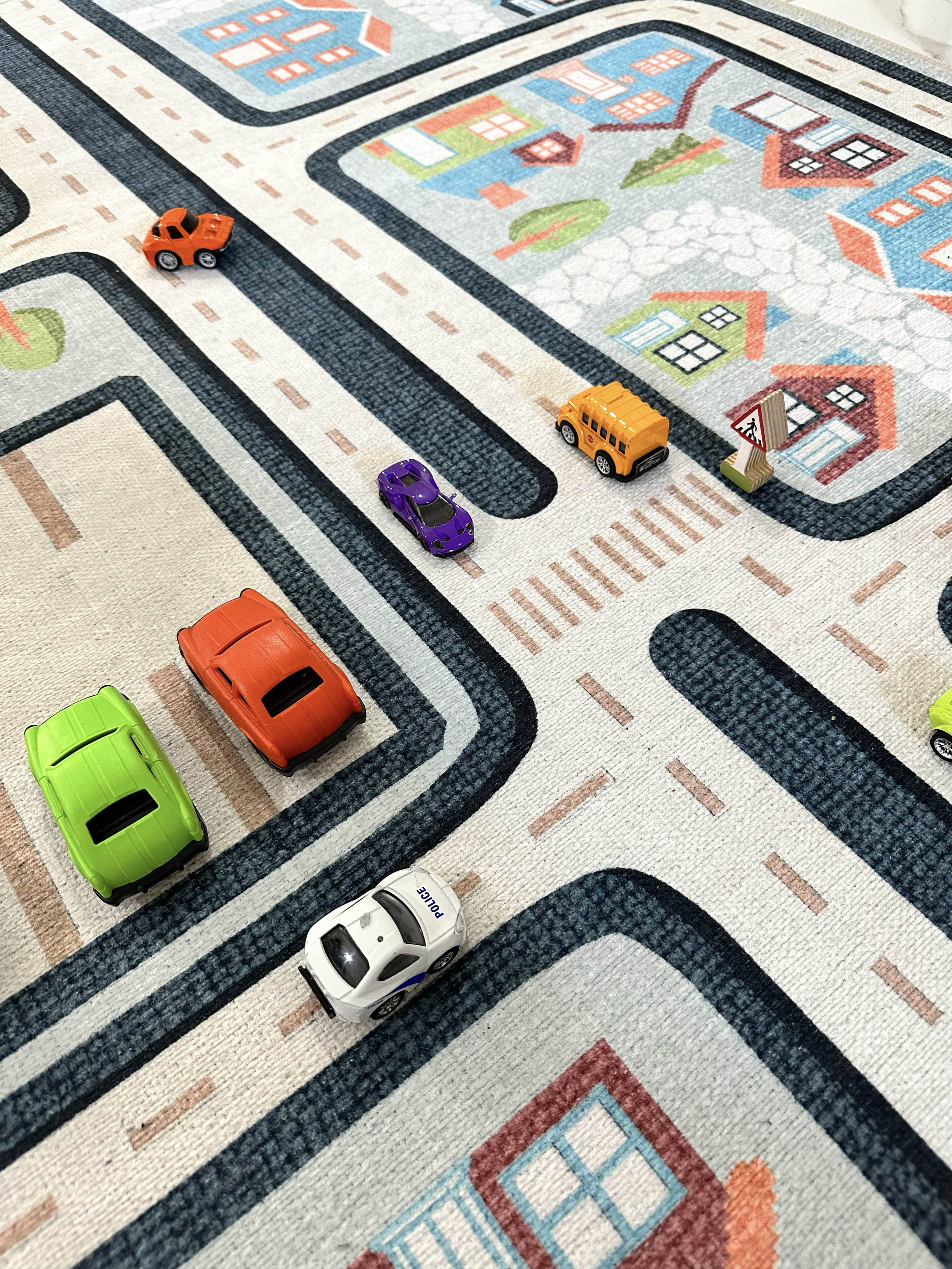Kinderteppich mit Verkehrsmotiv