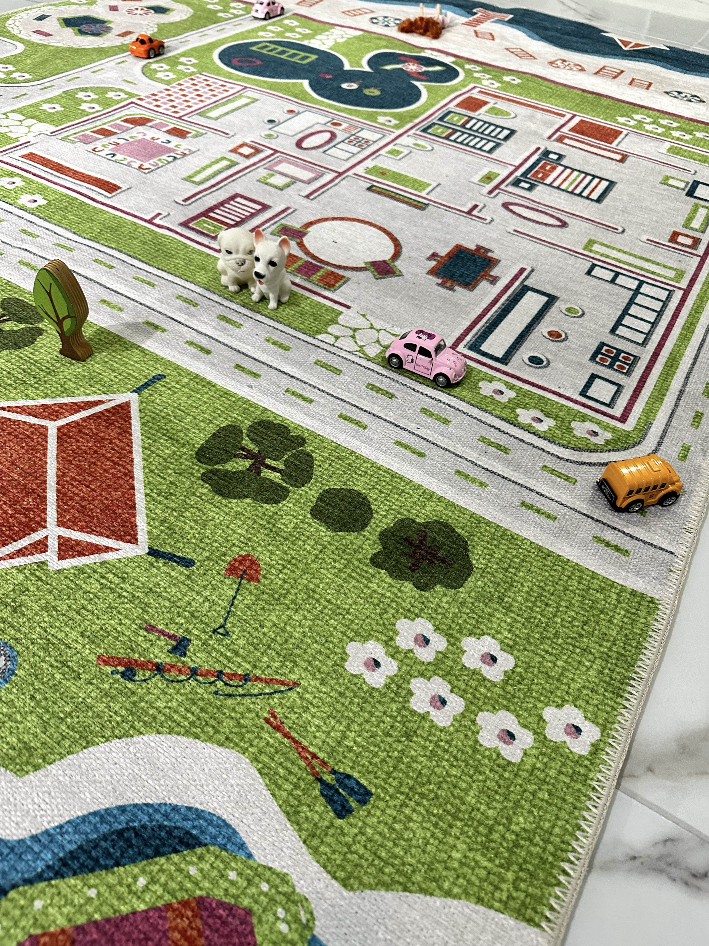 Kinderteppich mit Verkehrsmotiv