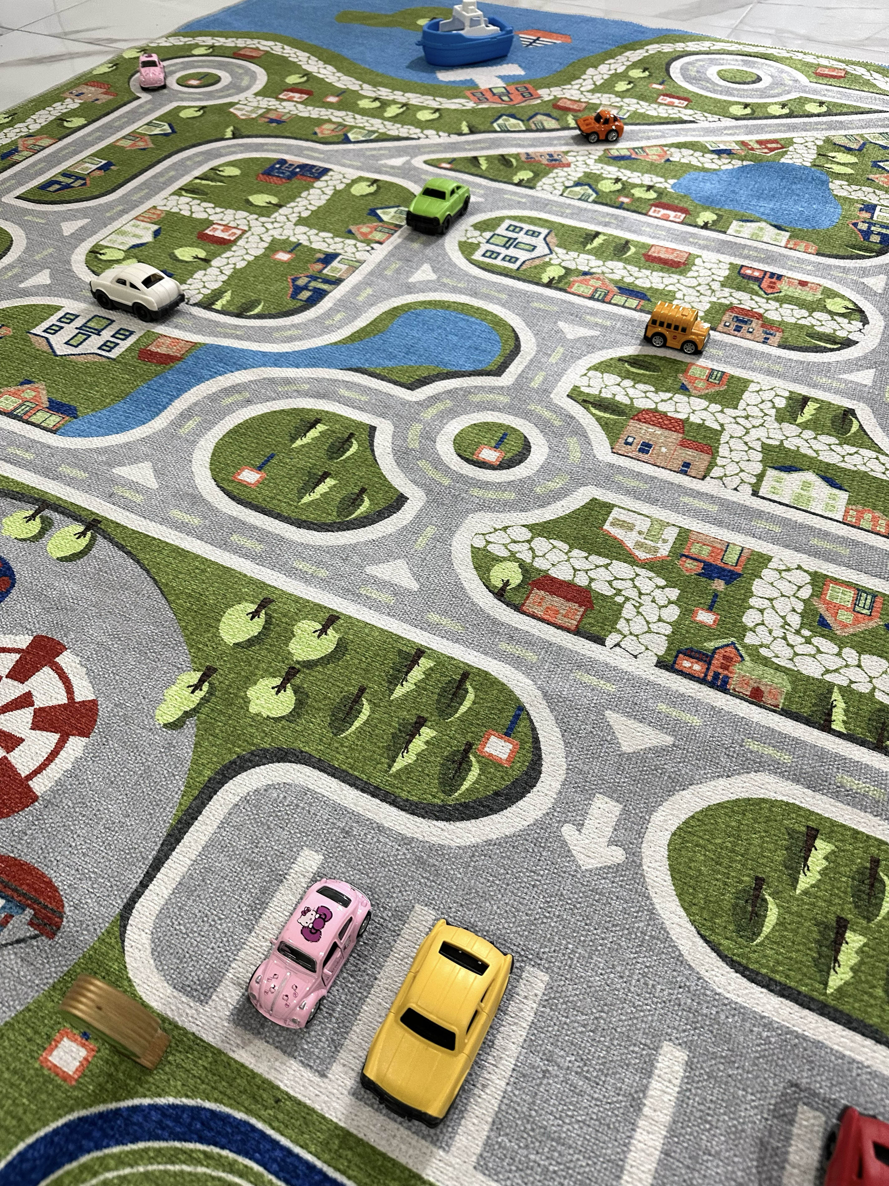 Kinderteppich mit Verkehrsmotiv