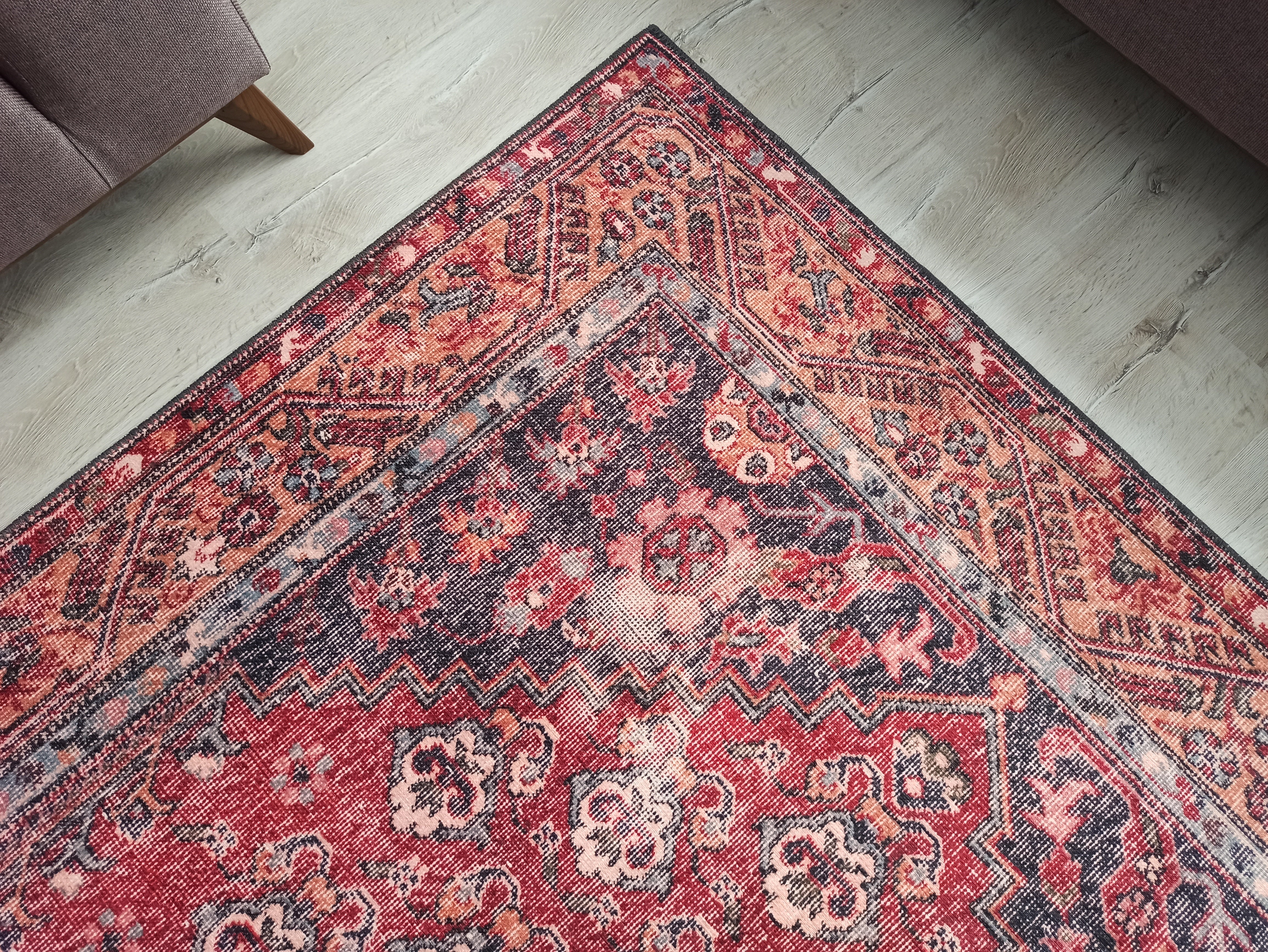 Rot-blauer Vintage-Teppich mit Medaillonmuster