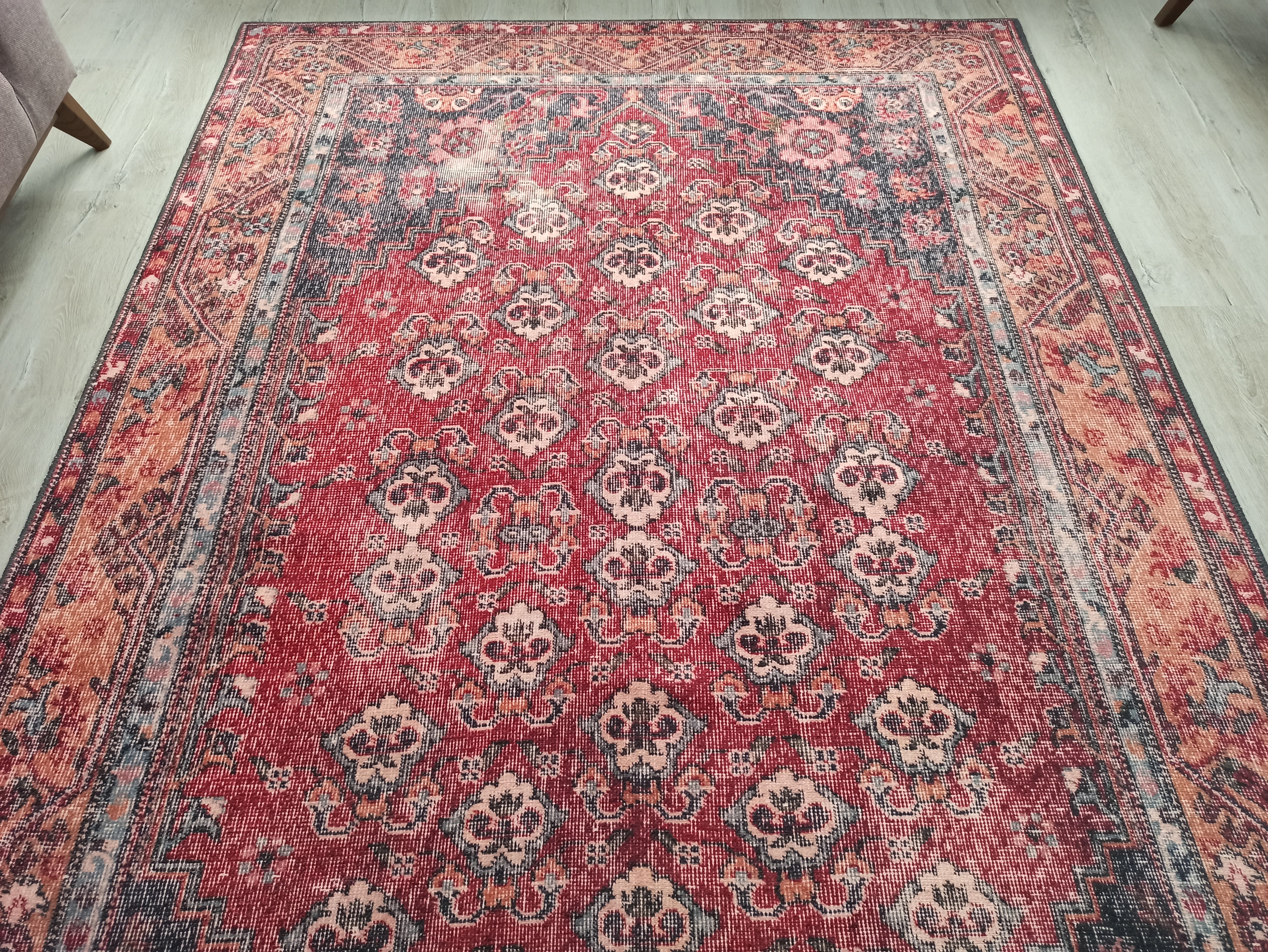 Rot-blauer Vintage-Teppich mit Medaillonmuster