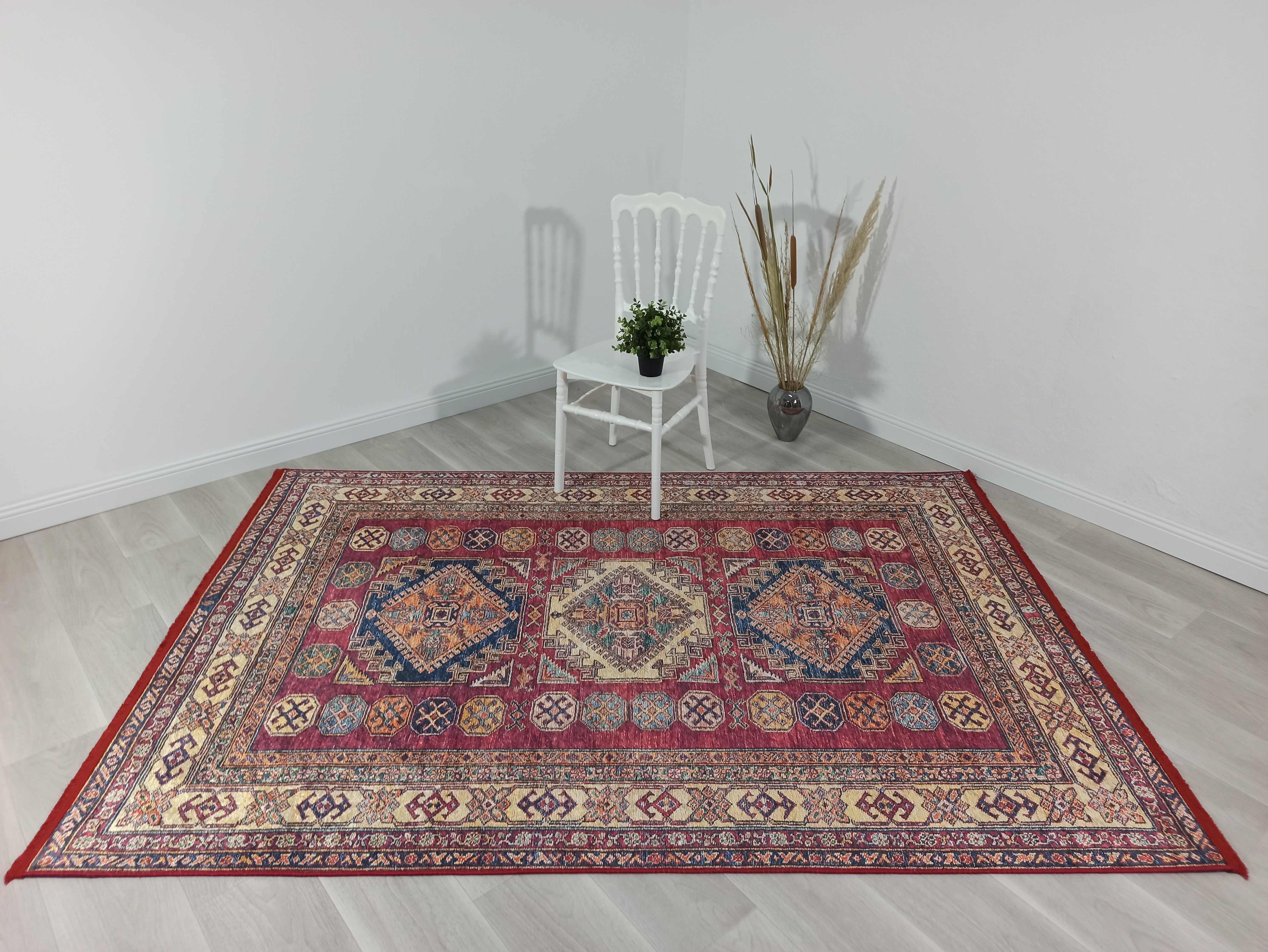 Burgunderroter Orientteppich mit klassischem Muster